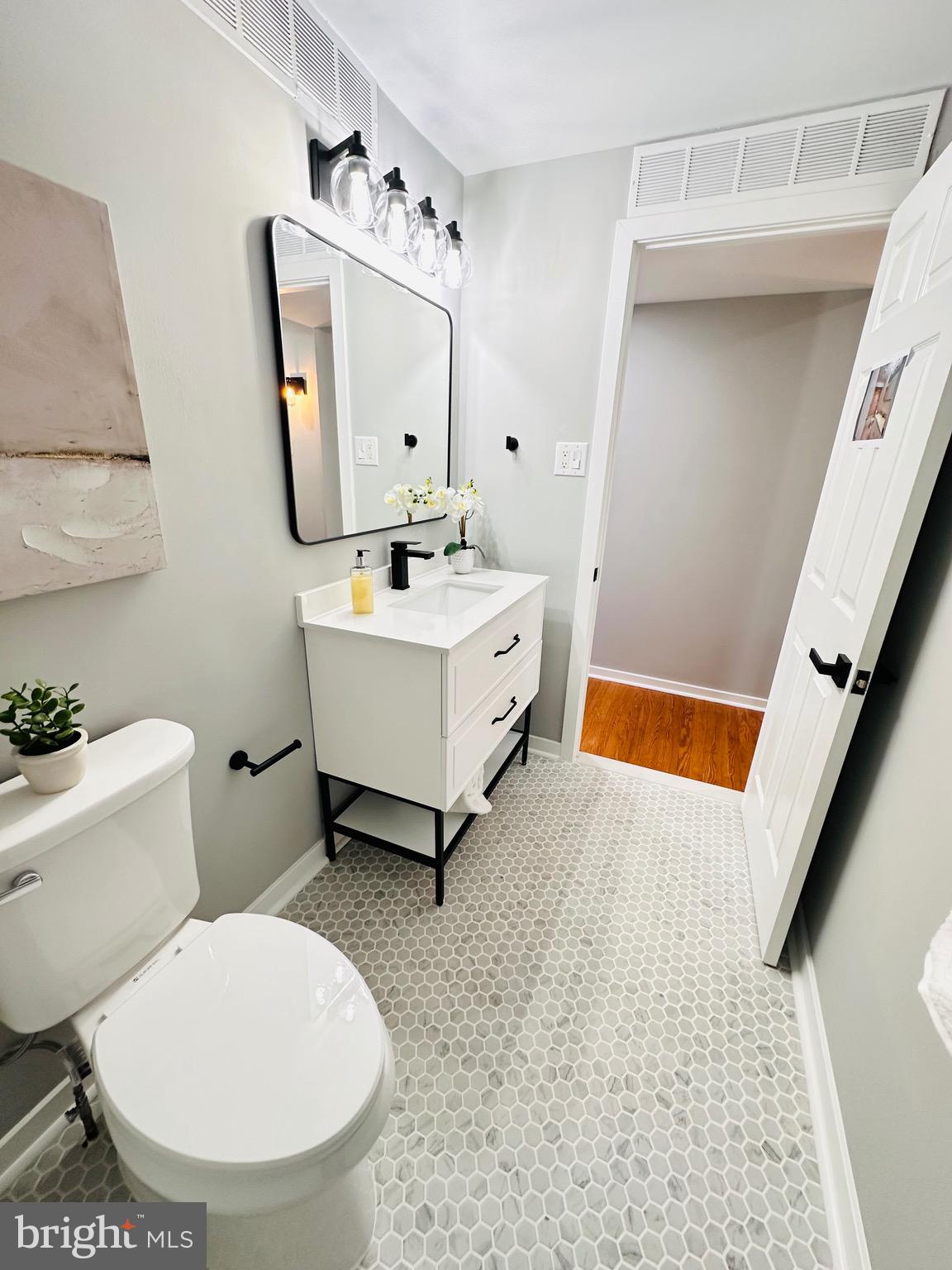 MONTROSE VIL - Residential