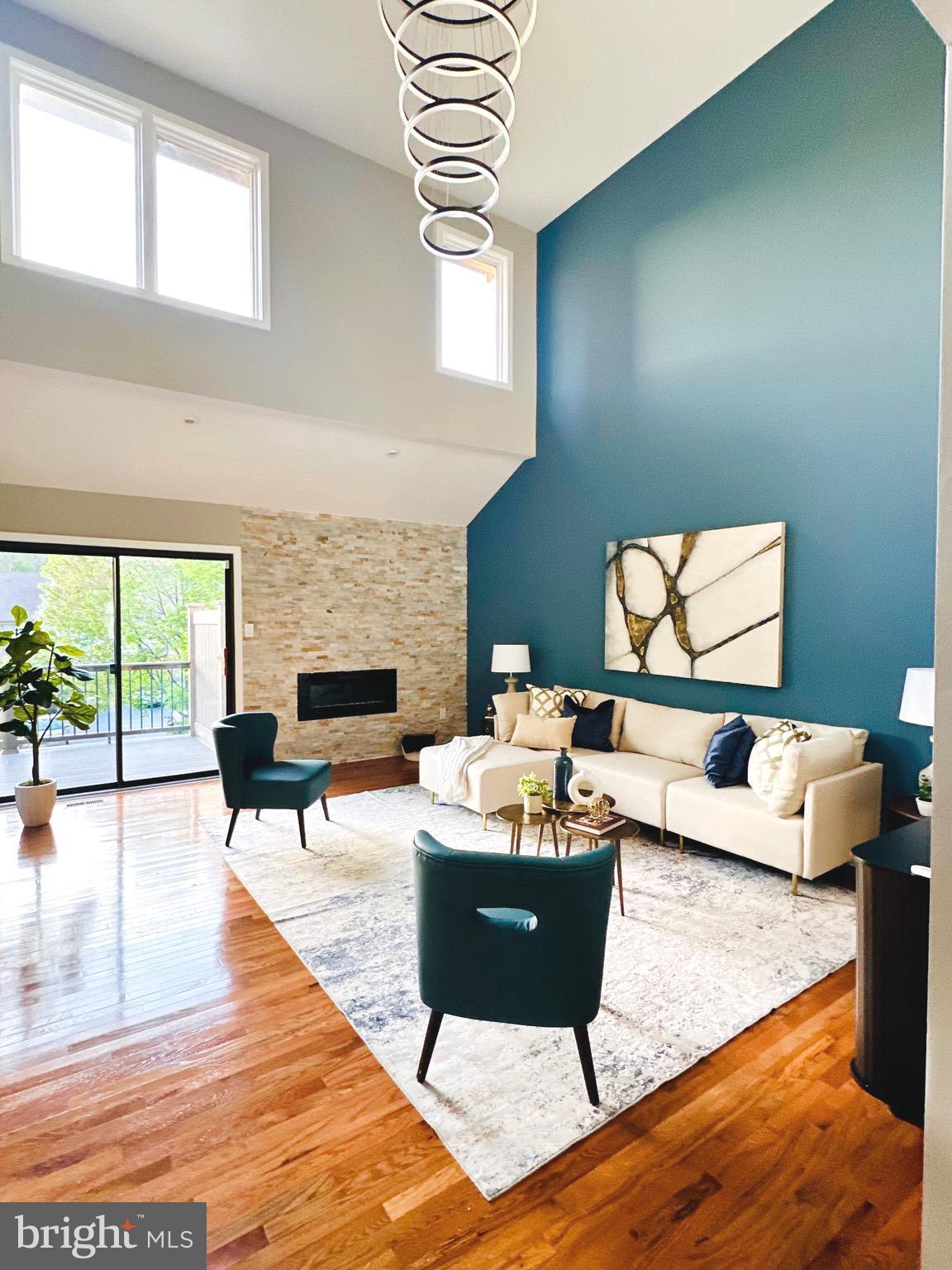 MONTROSE VIL - Residential