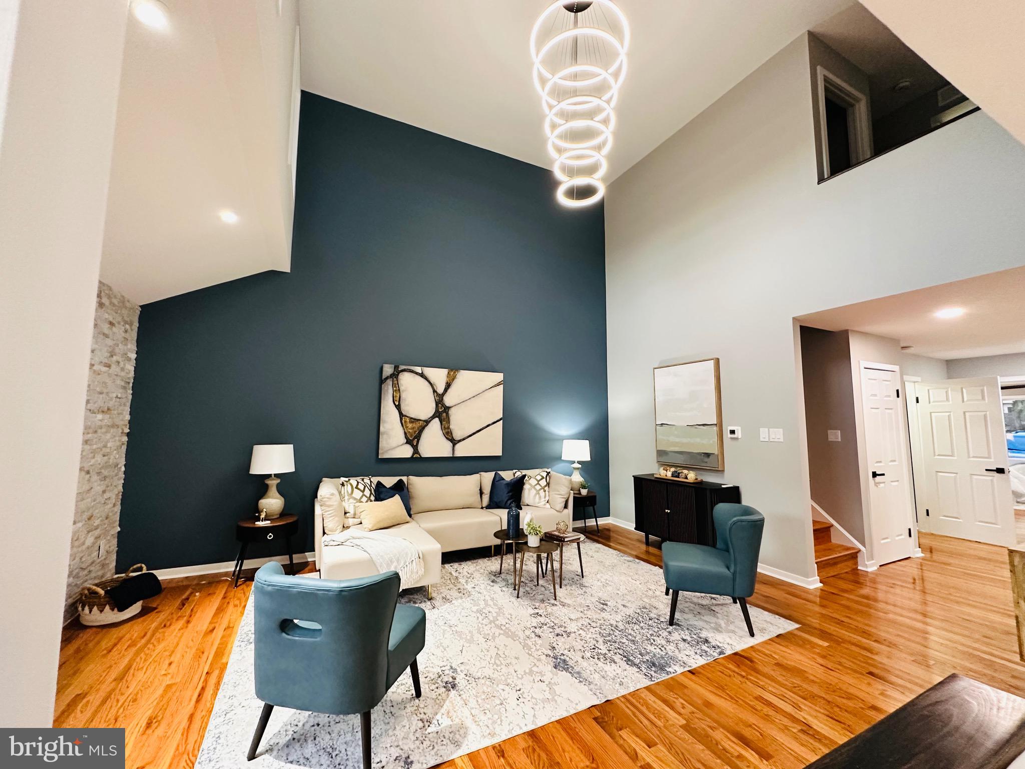 MONTROSE VIL - Residential