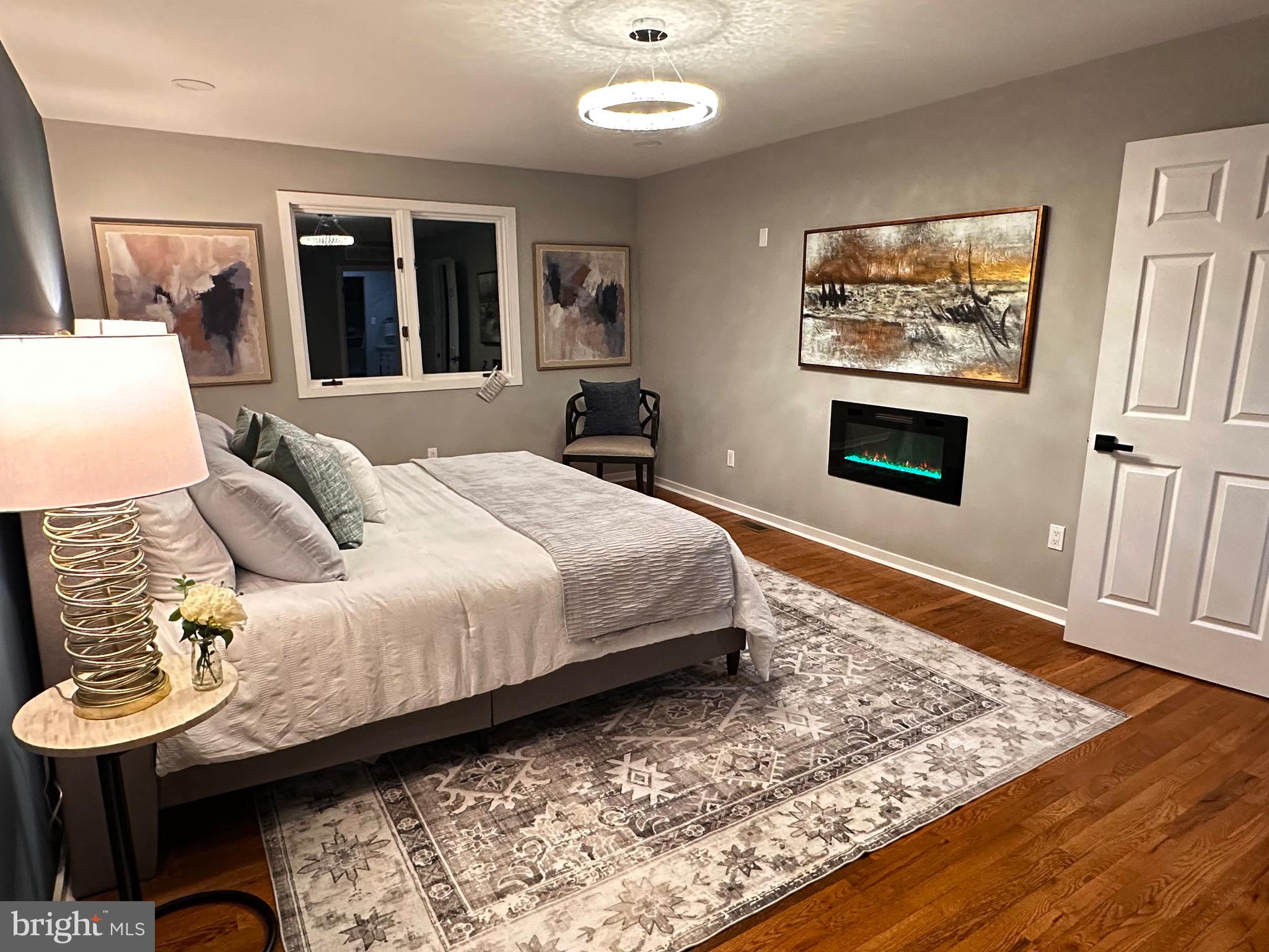 MONTROSE VIL - Residential