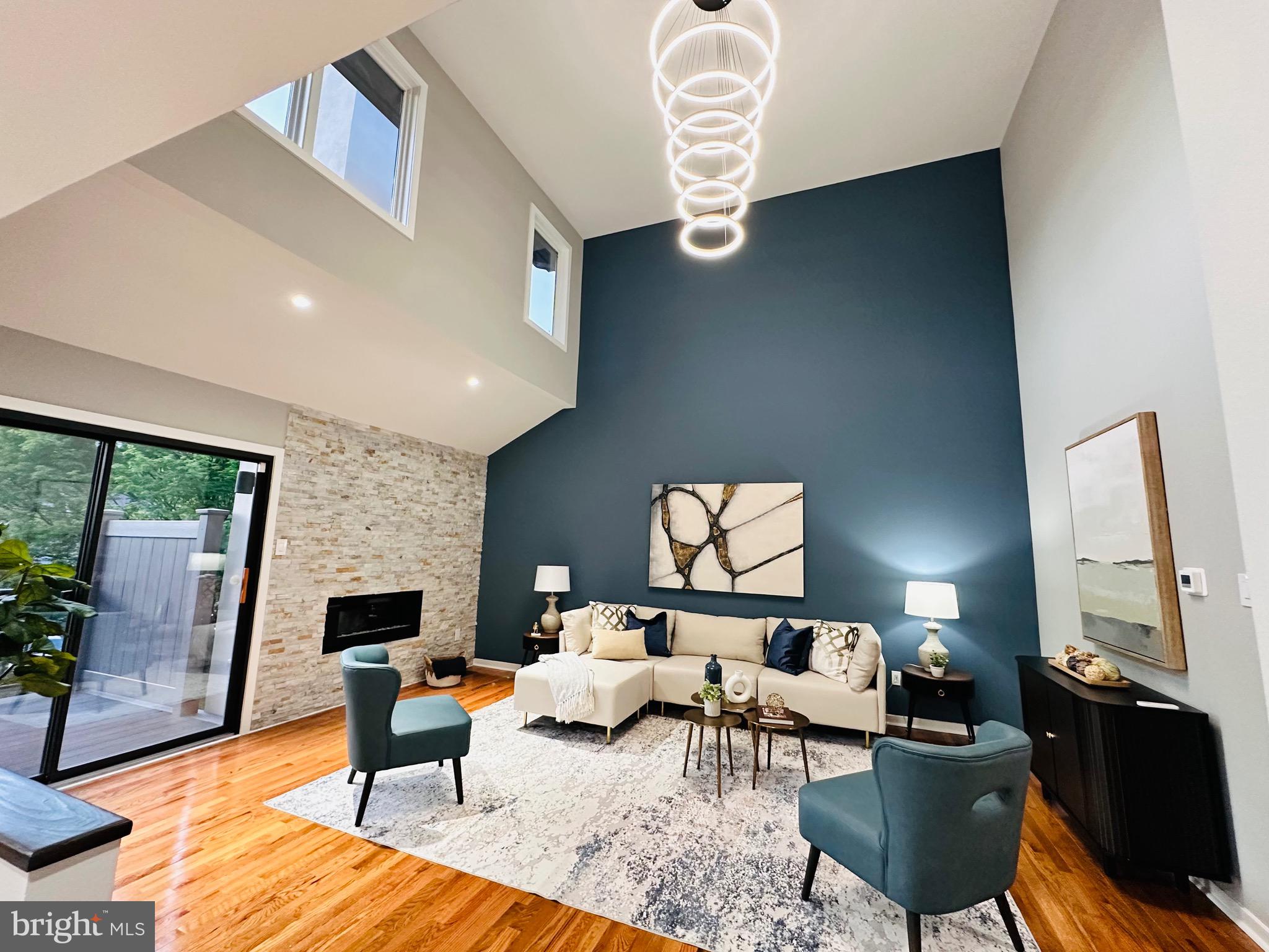 MONTROSE VIL - Residential