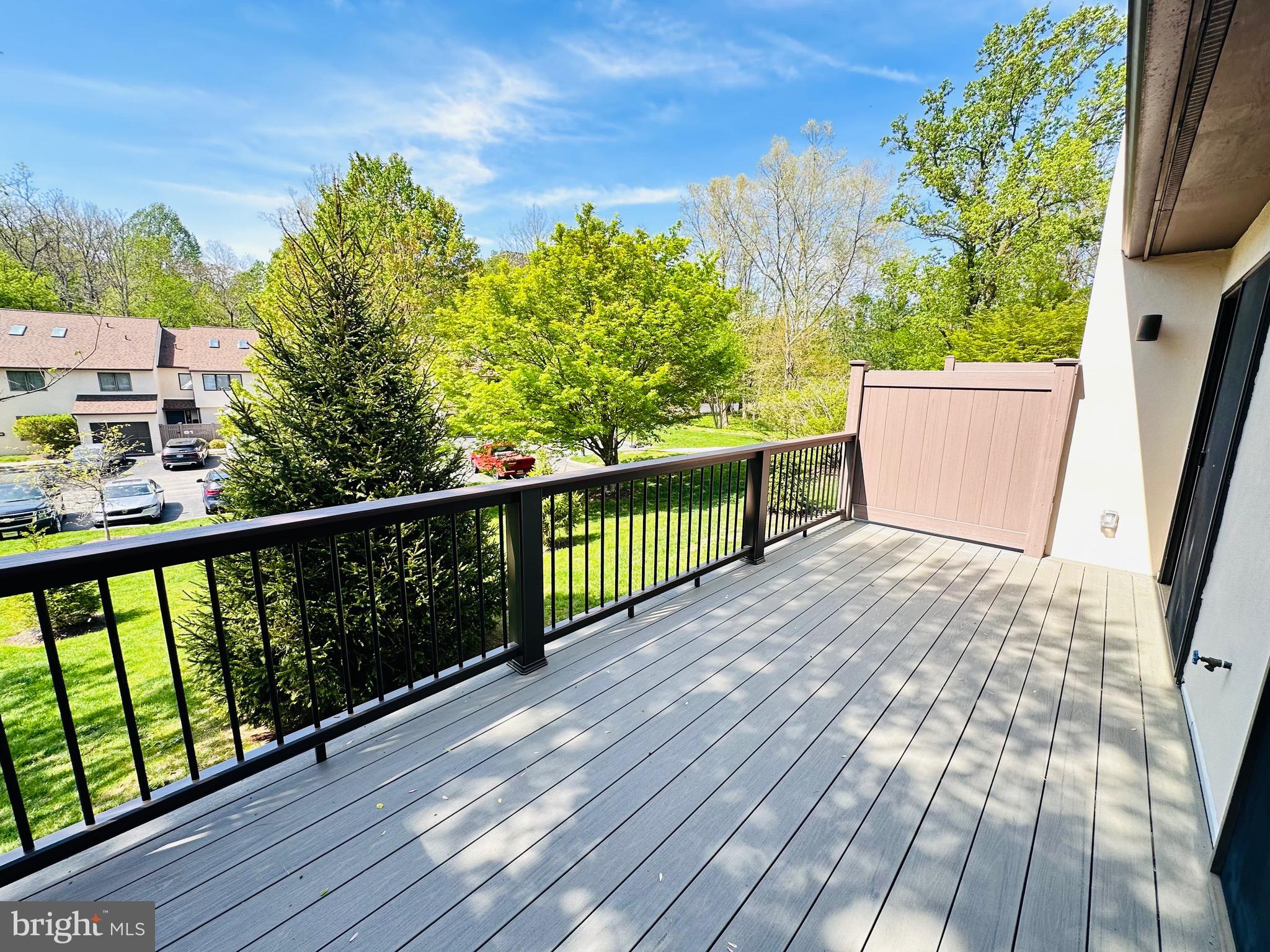 MONTROSE VIL - Residential