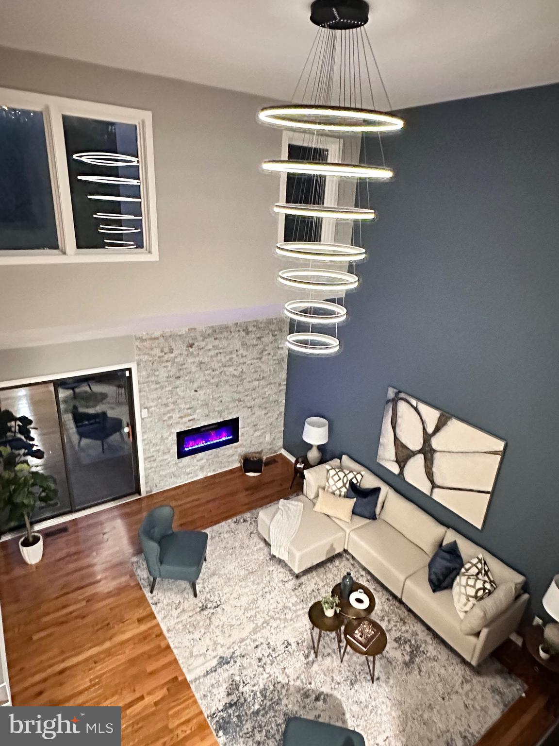 MONTROSE VIL - Residential