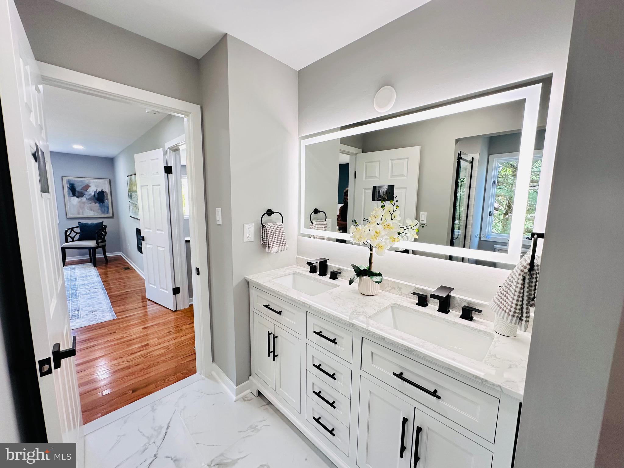 MONTROSE VIL - Residential