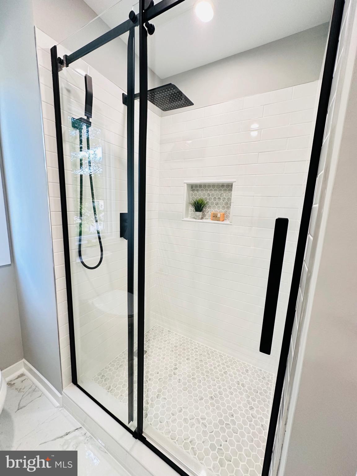 MONTROSE VIL - Residential