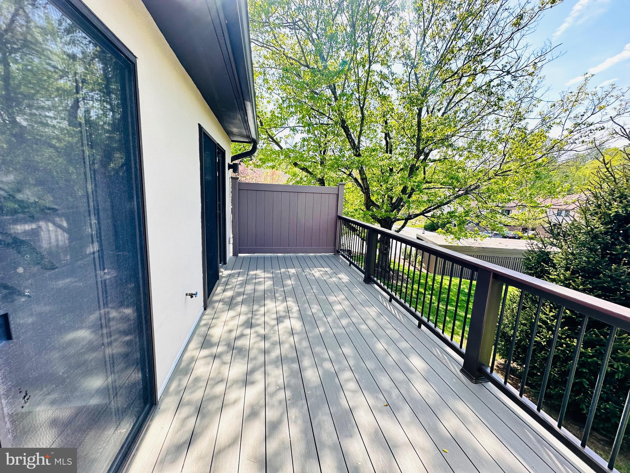 MONTROSE VIL - Residential