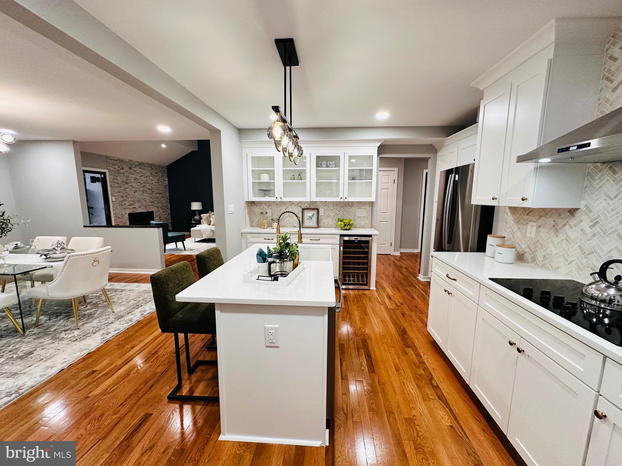 MONTROSE VIL - Residential