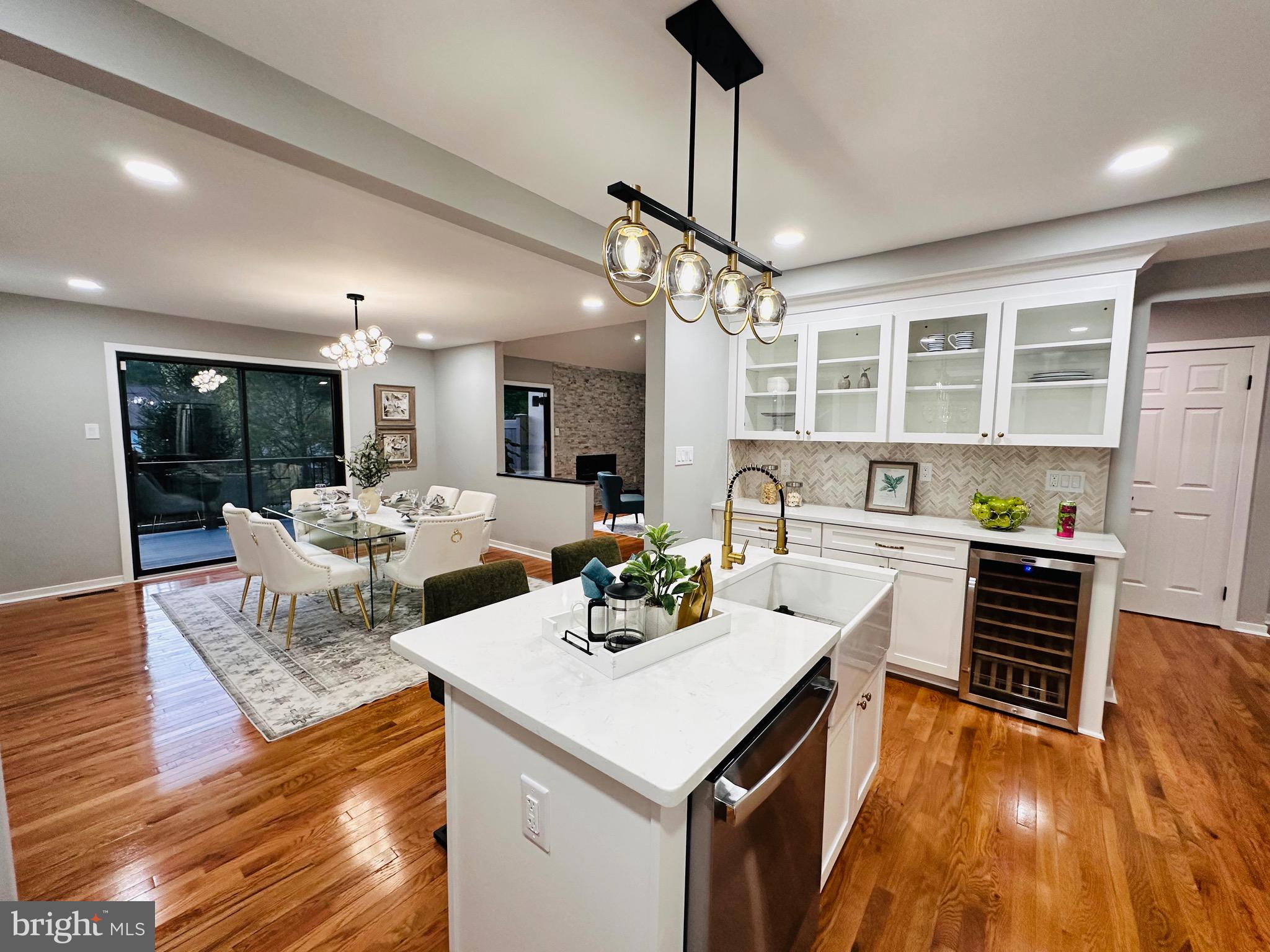 MONTROSE VIL - Residential