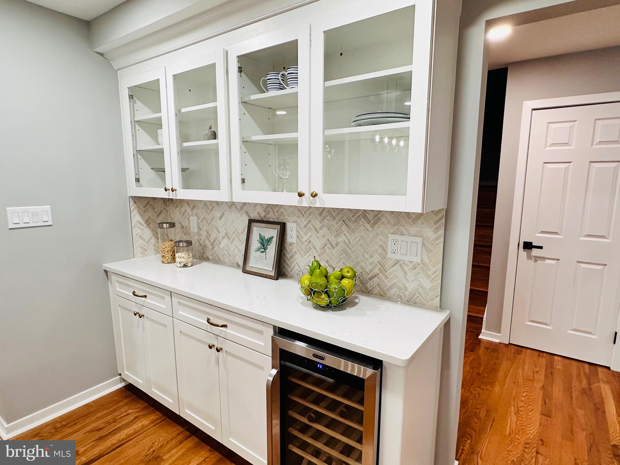 MONTROSE VIL - Residential