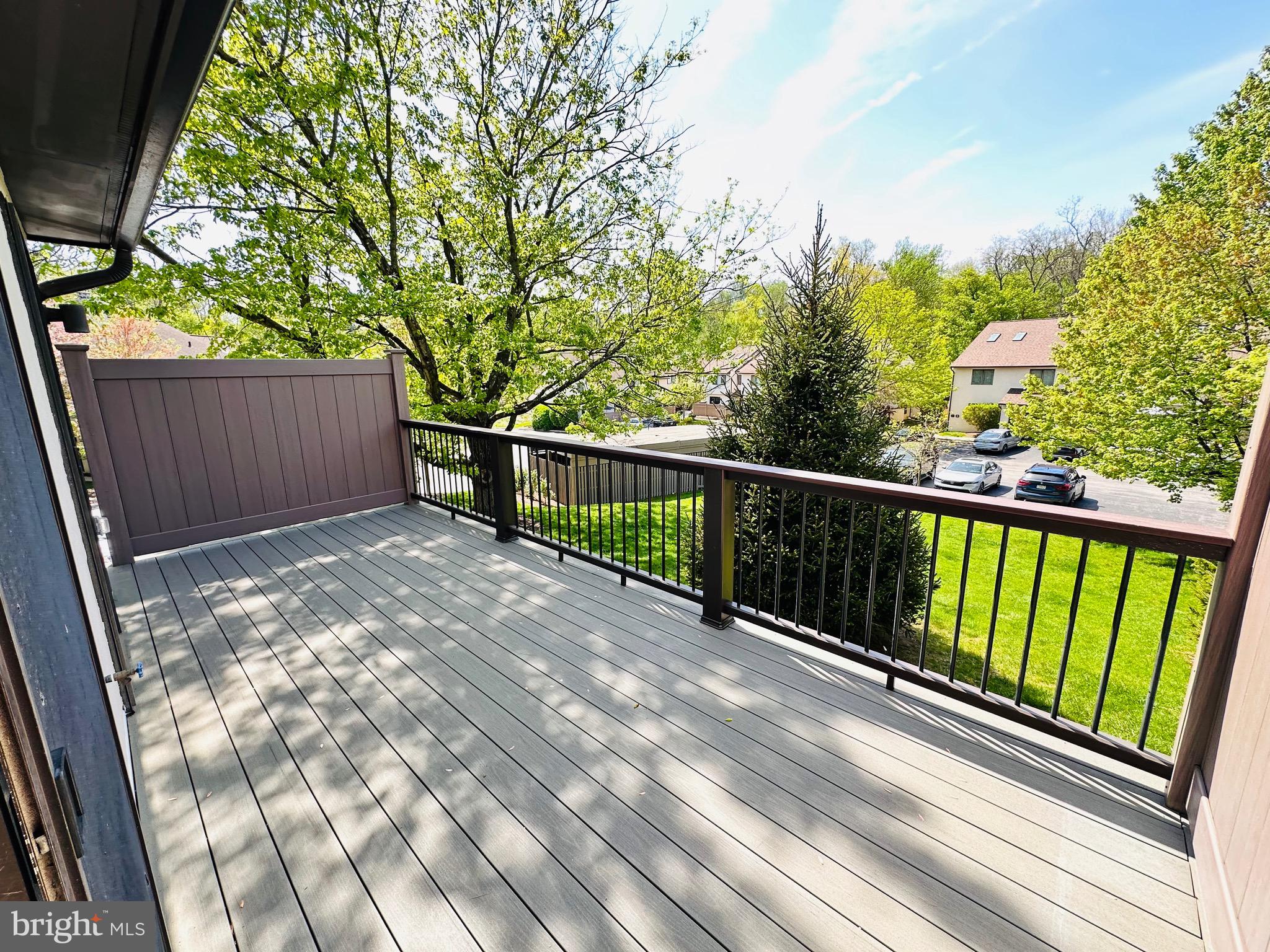 MONTROSE VIL - Residential