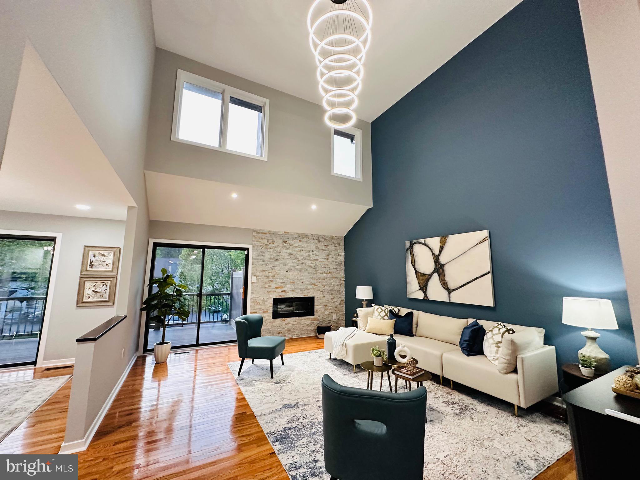 MONTROSE VIL - Residential