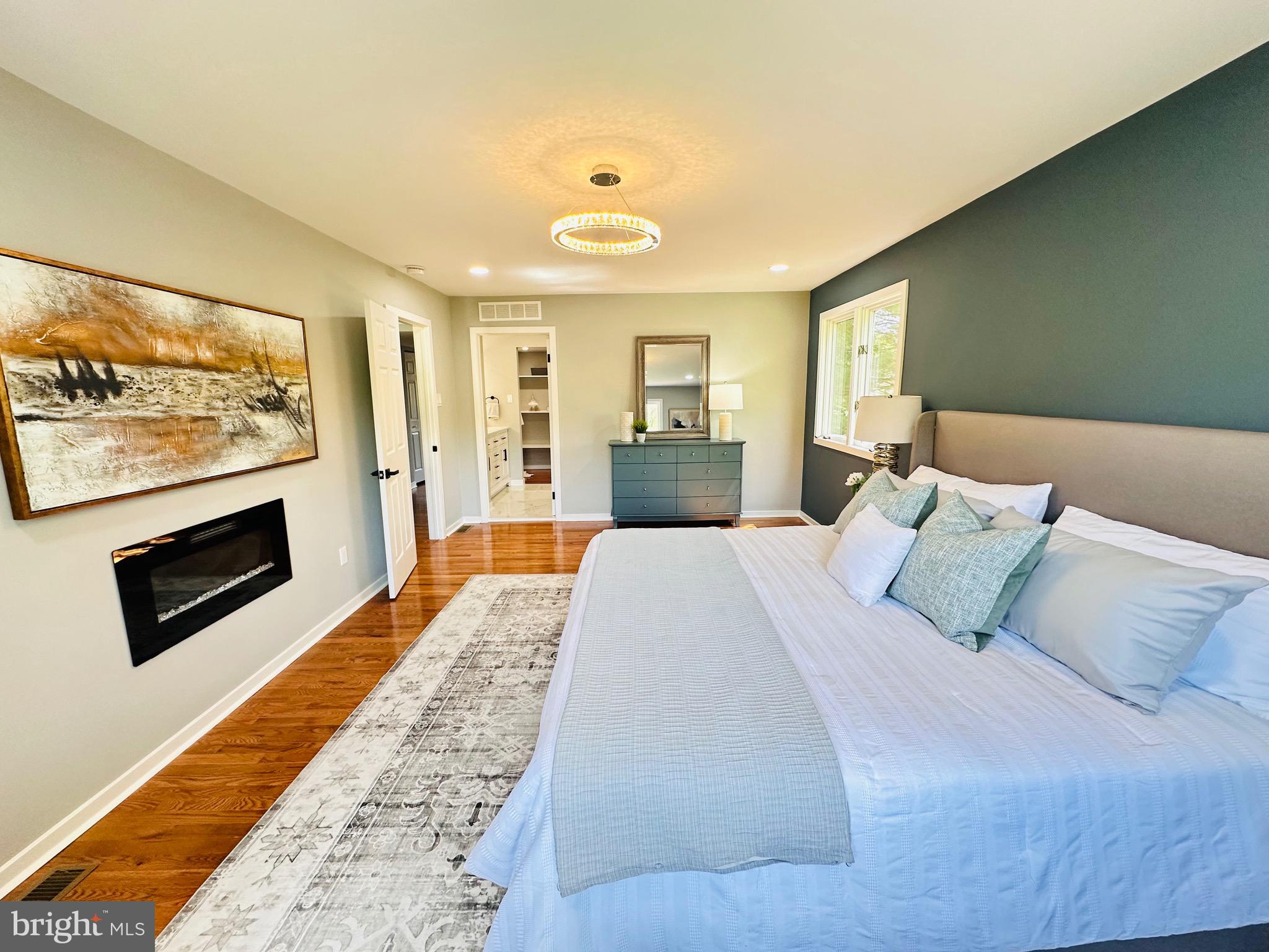 MONTROSE VIL - Residential