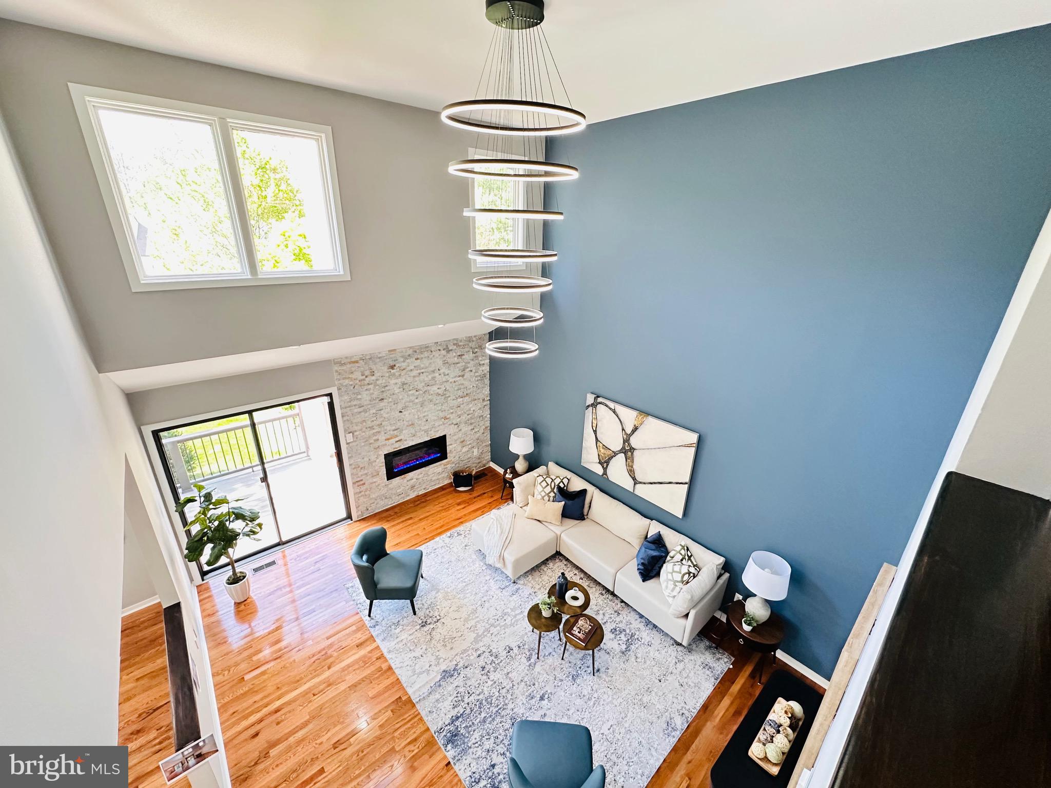 MONTROSE VIL - Residential