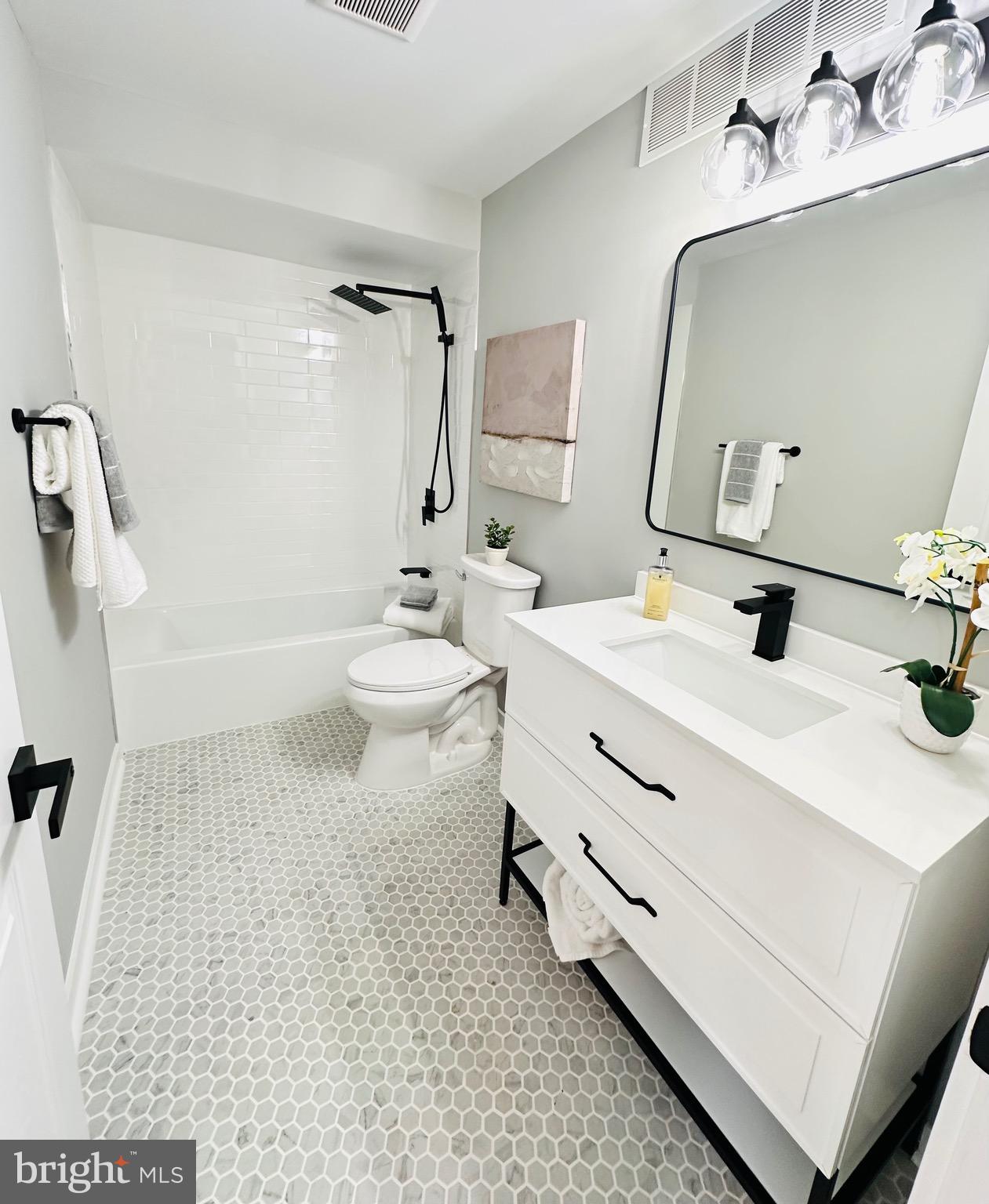 MONTROSE VIL - Residential