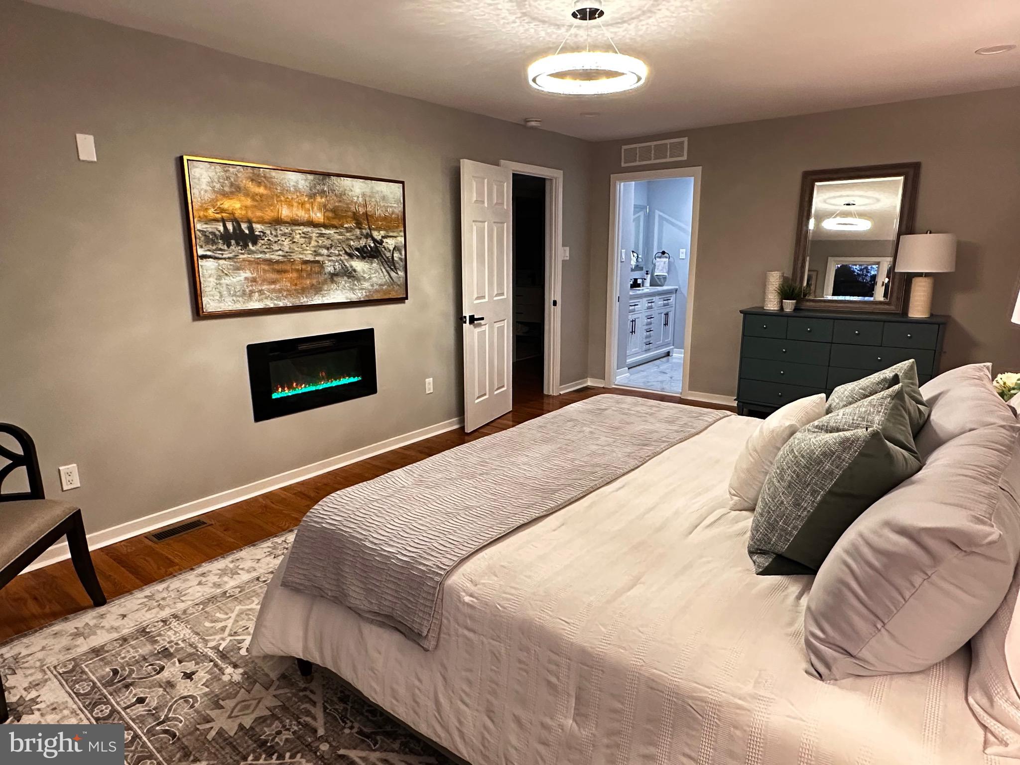 MONTROSE VIL - Residential