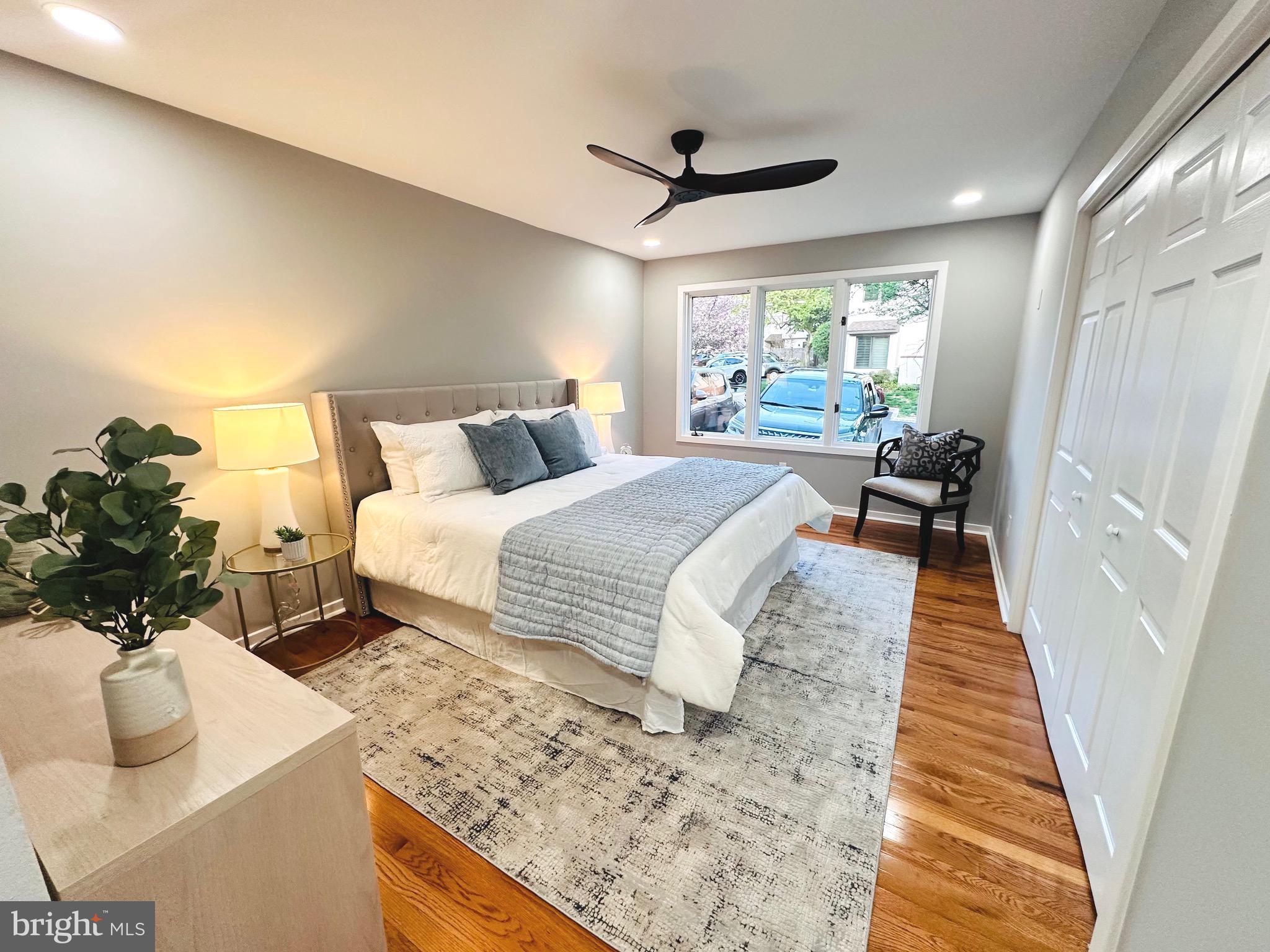 MONTROSE VIL - Residential