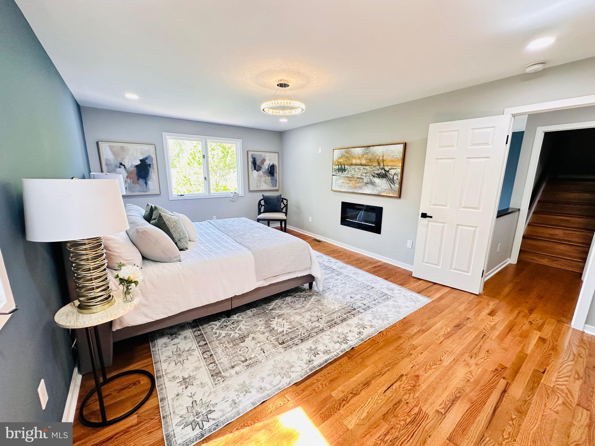 MONTROSE VIL - Residential