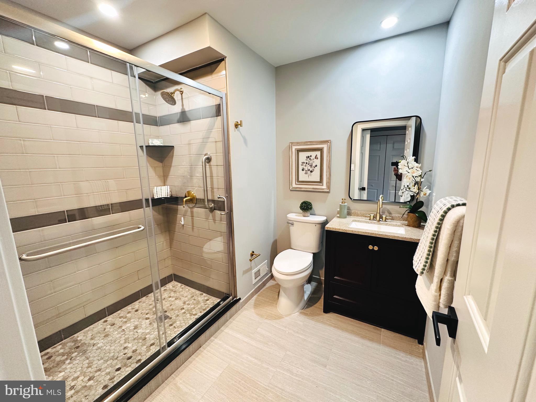 MONTROSE VIL - Residential