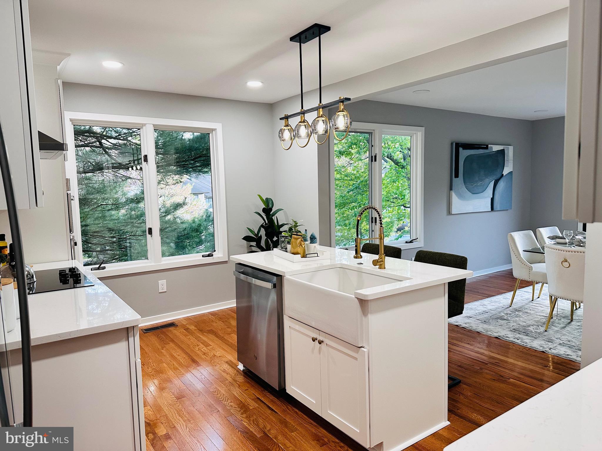 MONTROSE VIL - Residential