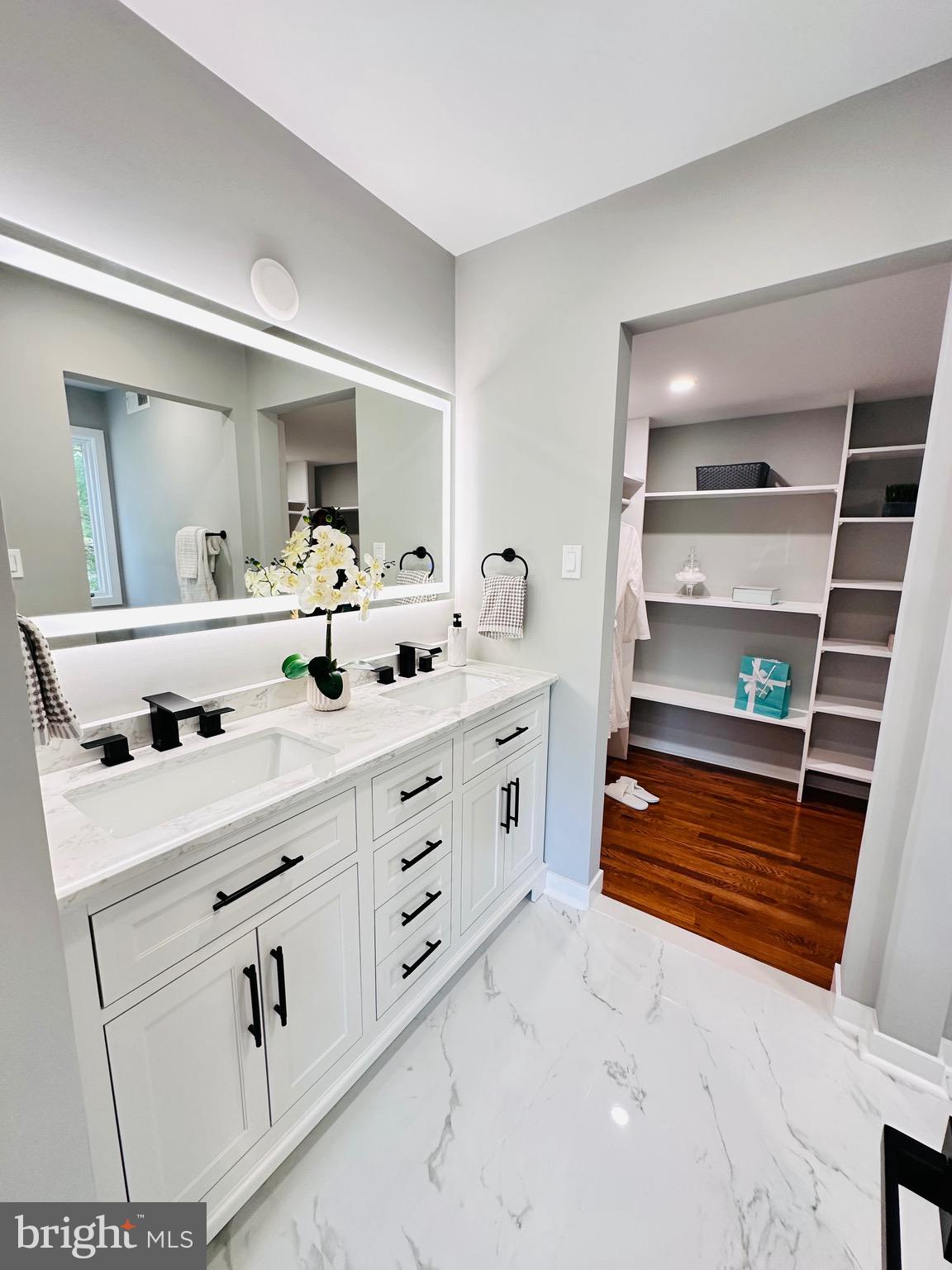 MONTROSE VIL - Residential