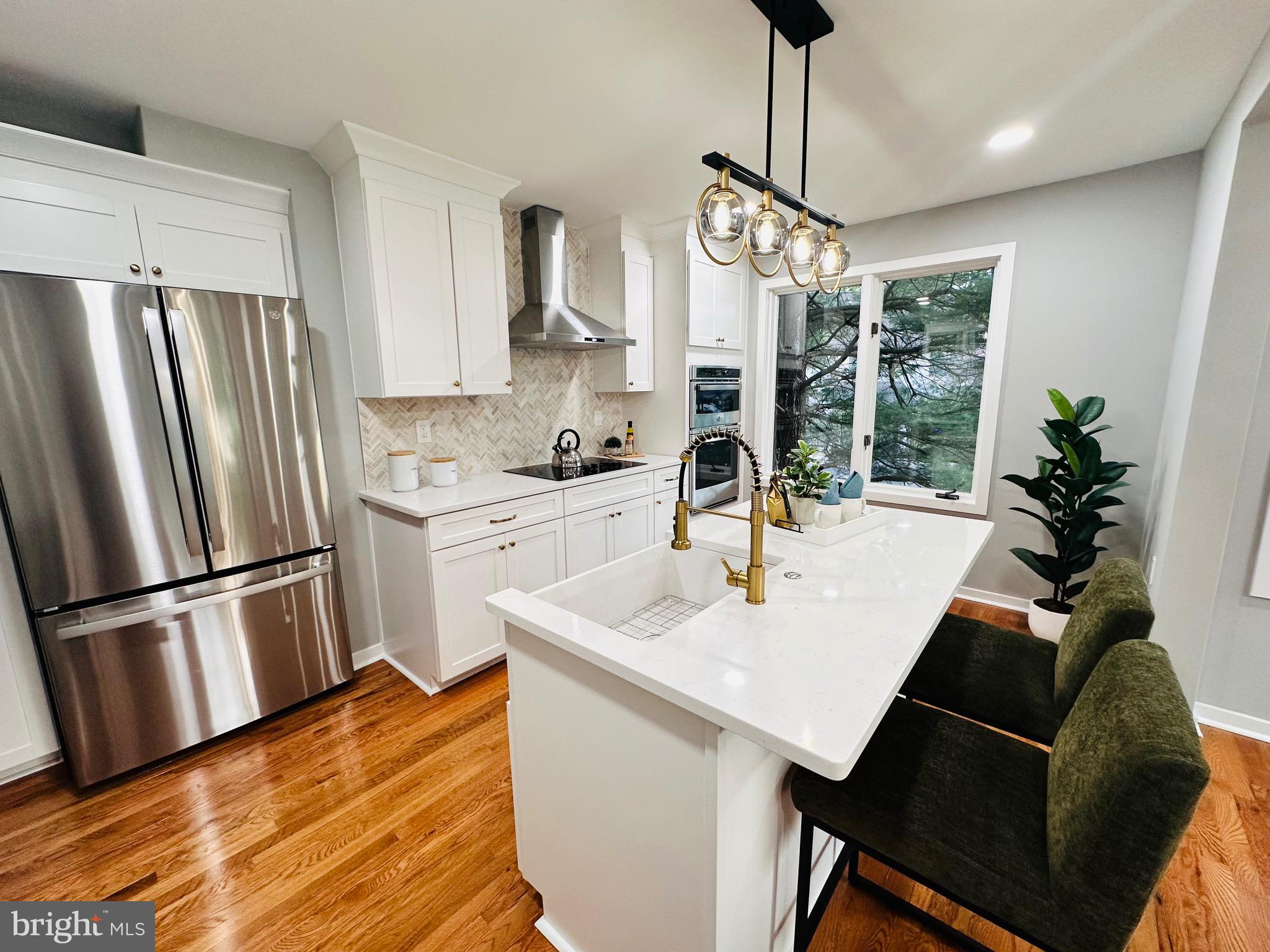 MONTROSE VIL - Residential