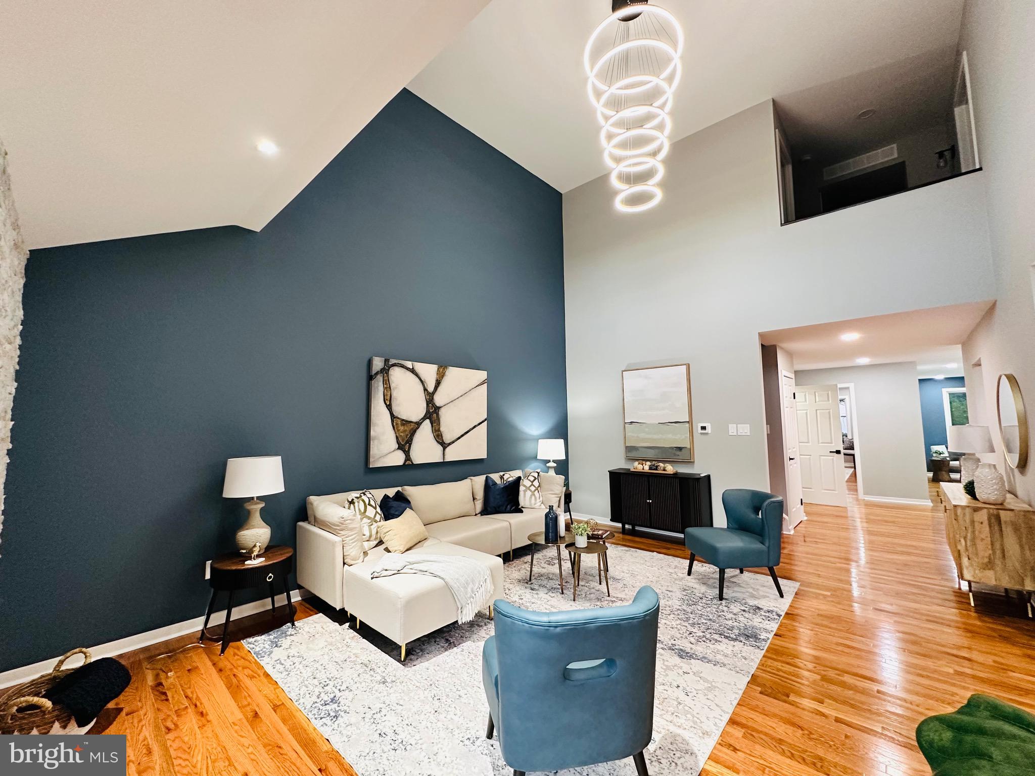 MONTROSE VIL - Residential