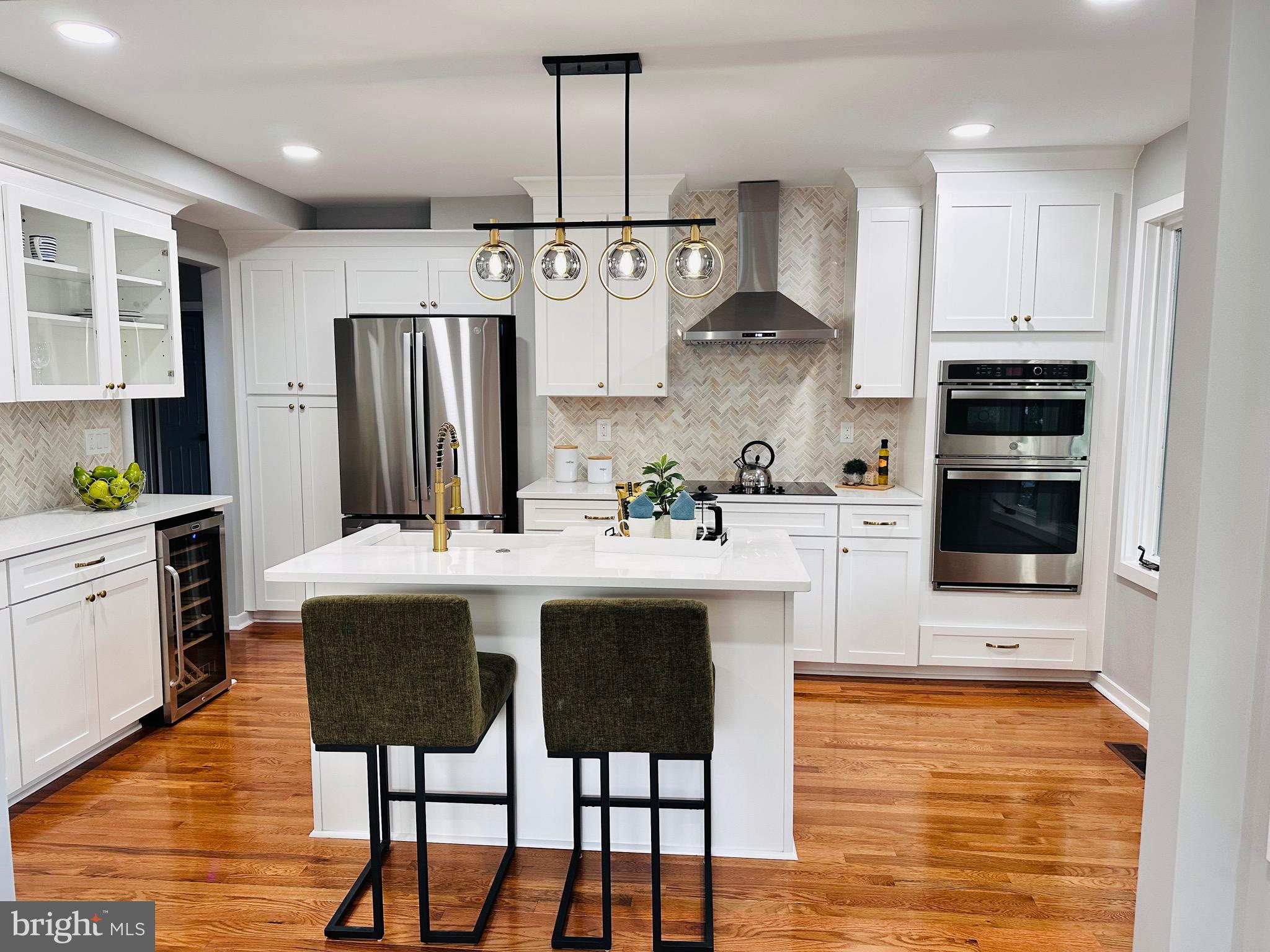 MONTROSE VIL - Residential