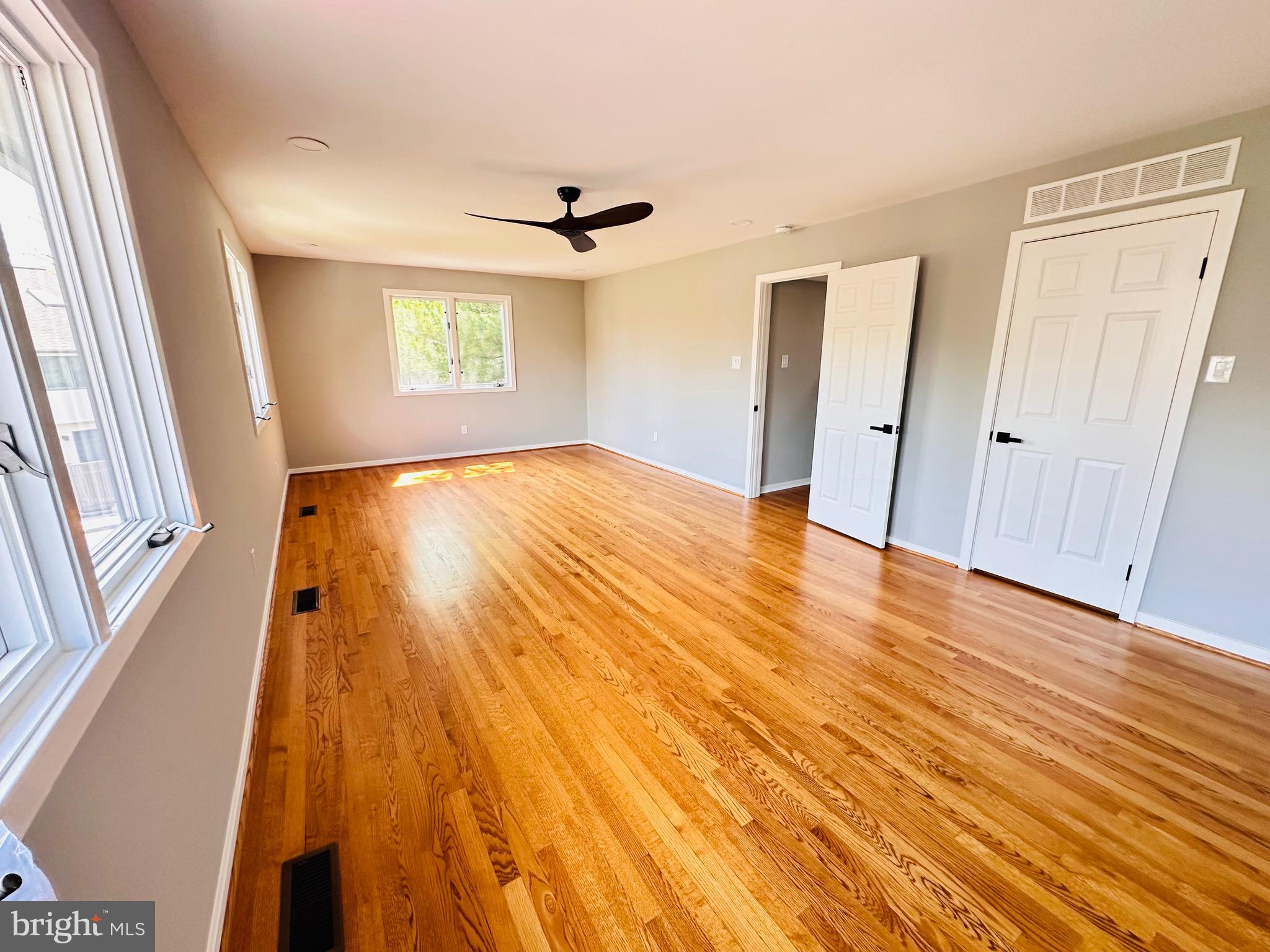 MONTROSE VIL - Residential