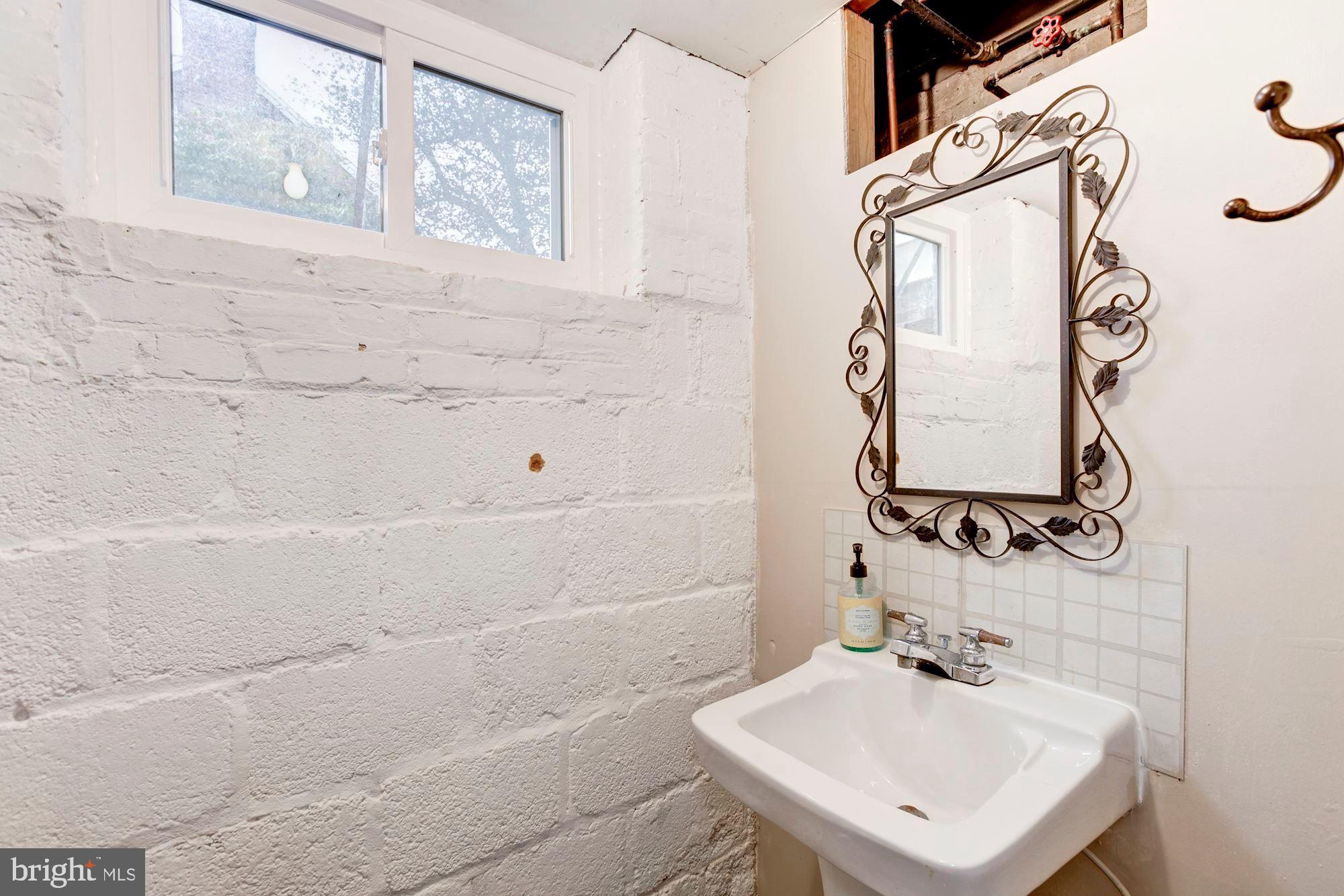 WOODSIDE PARK - Residential Lease