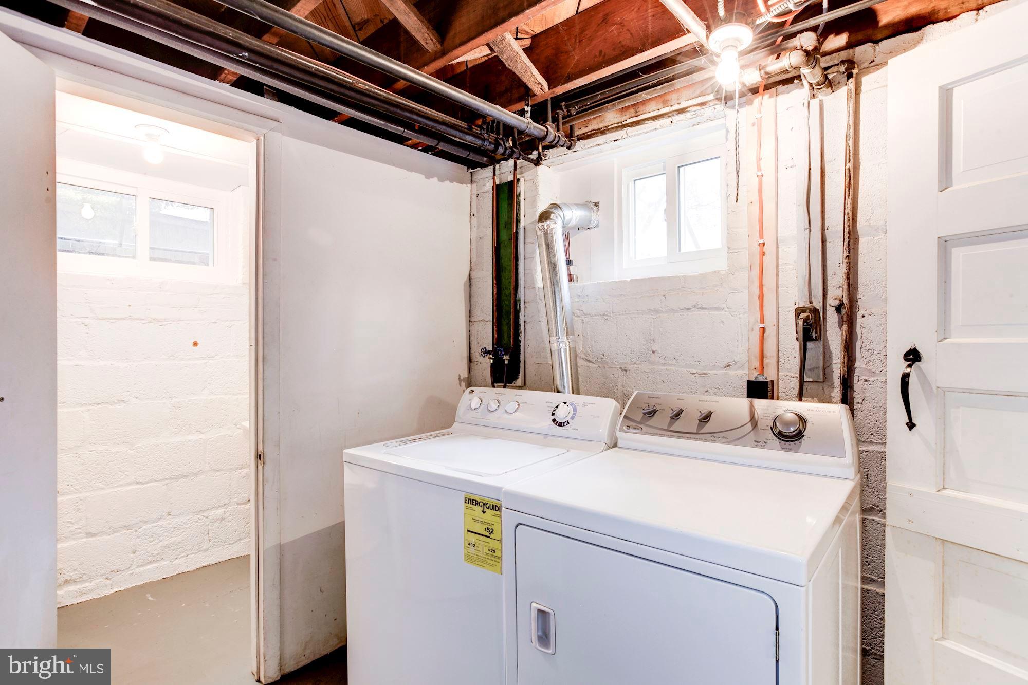 WOODSIDE PARK - Residential Lease