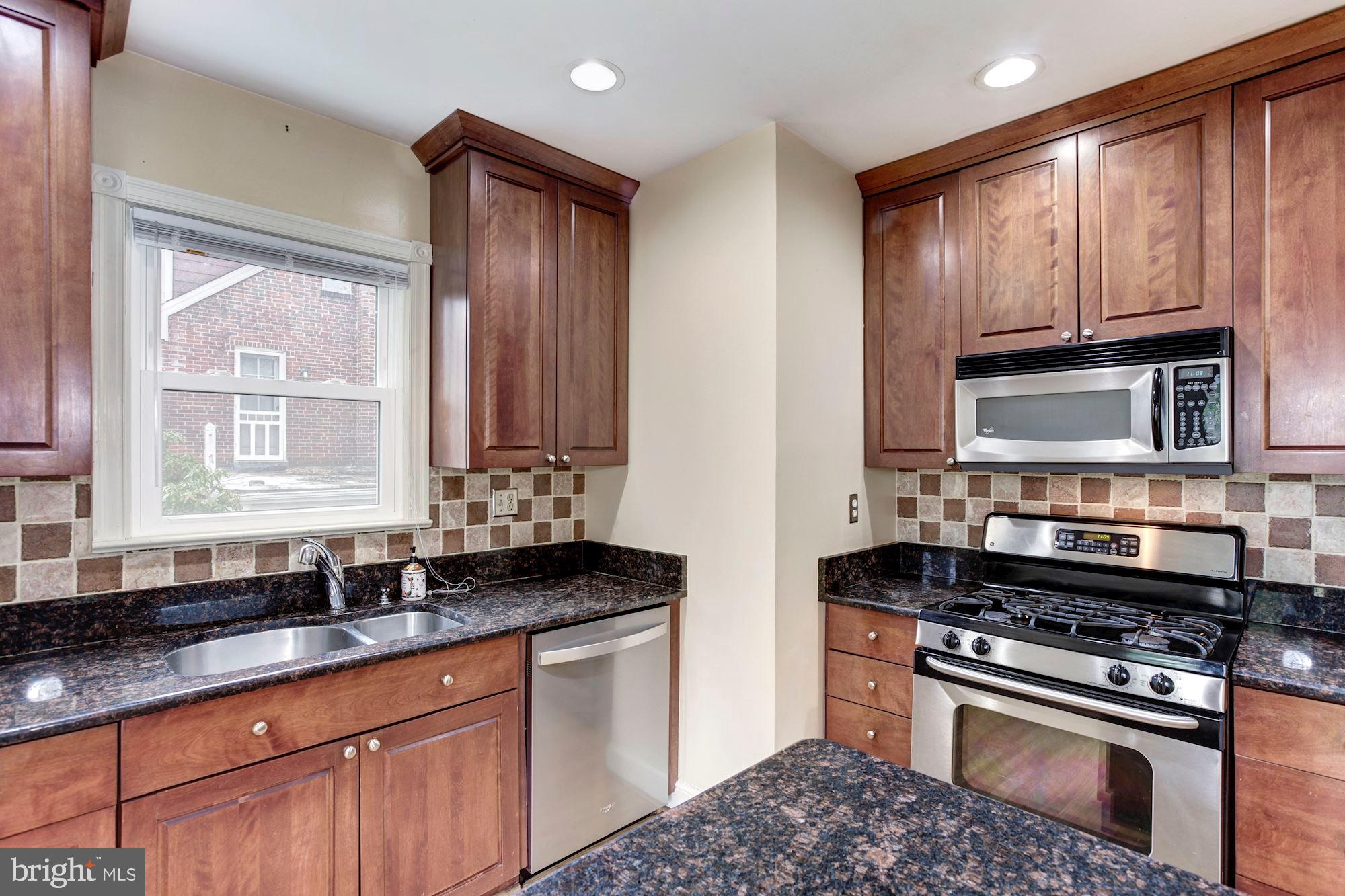 WOODSIDE PARK - Residential Lease