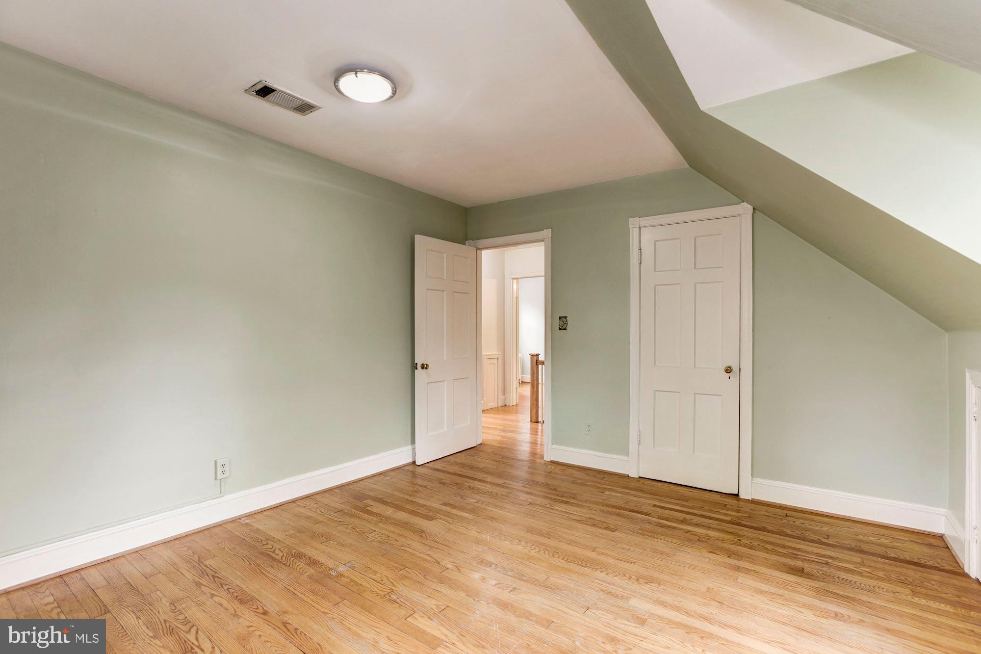 WOODSIDE PARK - Residential Lease