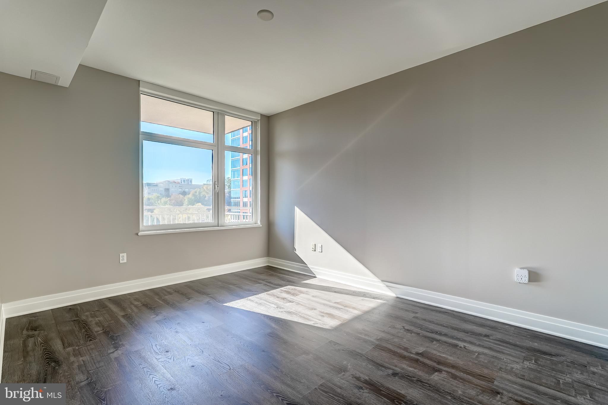 ONE PARK CREST CONDOMINIUM - Residential