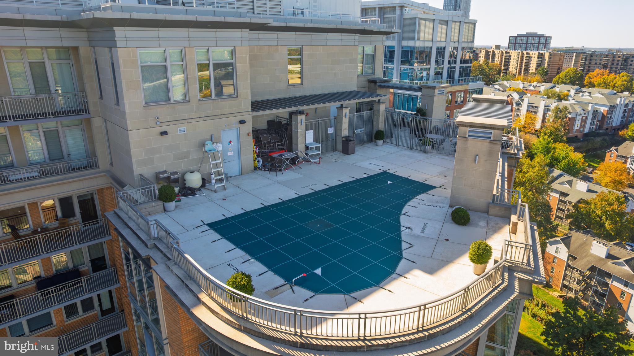 ONE PARK CREST CONDOMINIUM - Residential