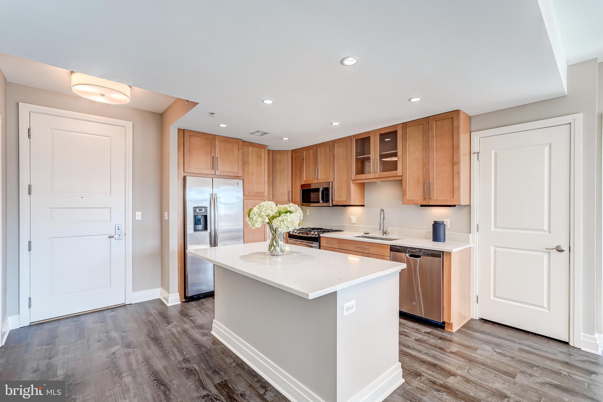 ONE PARK CREST CONDOMINIUM - Residential