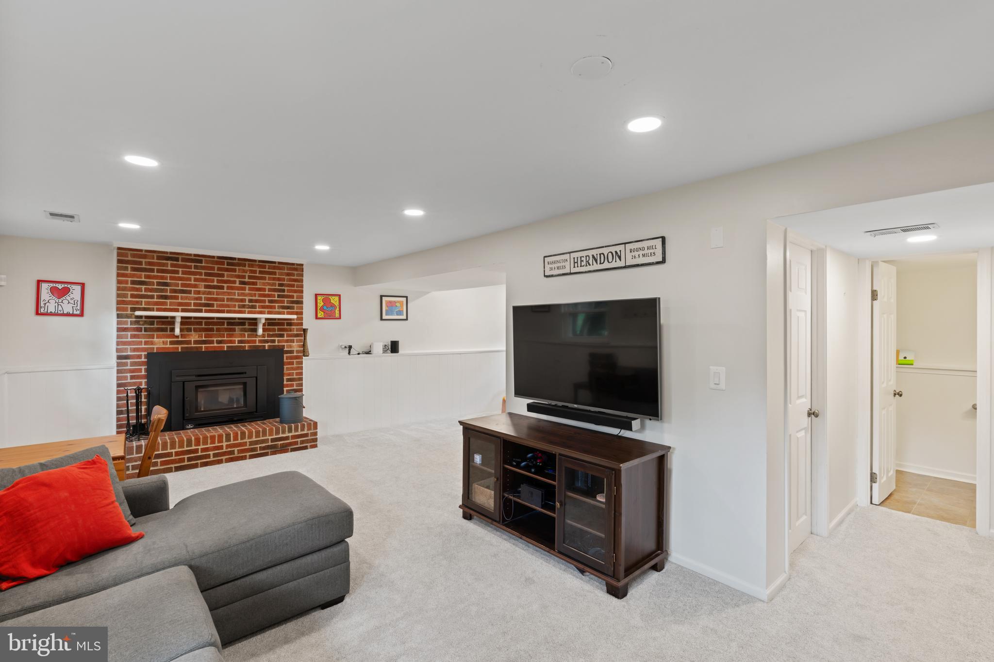 CRESTBROOK - Residential Lease