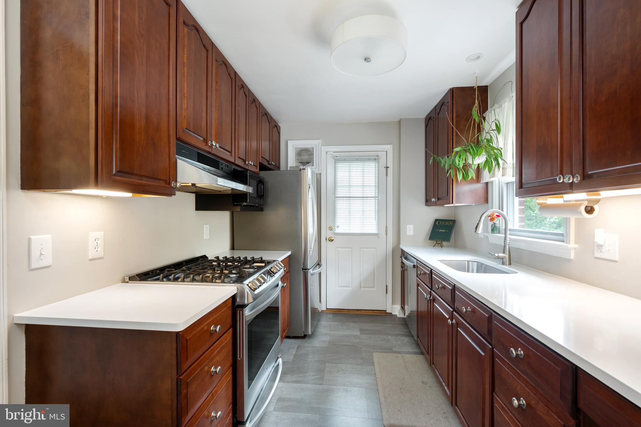 NORTH HILLS - Residential