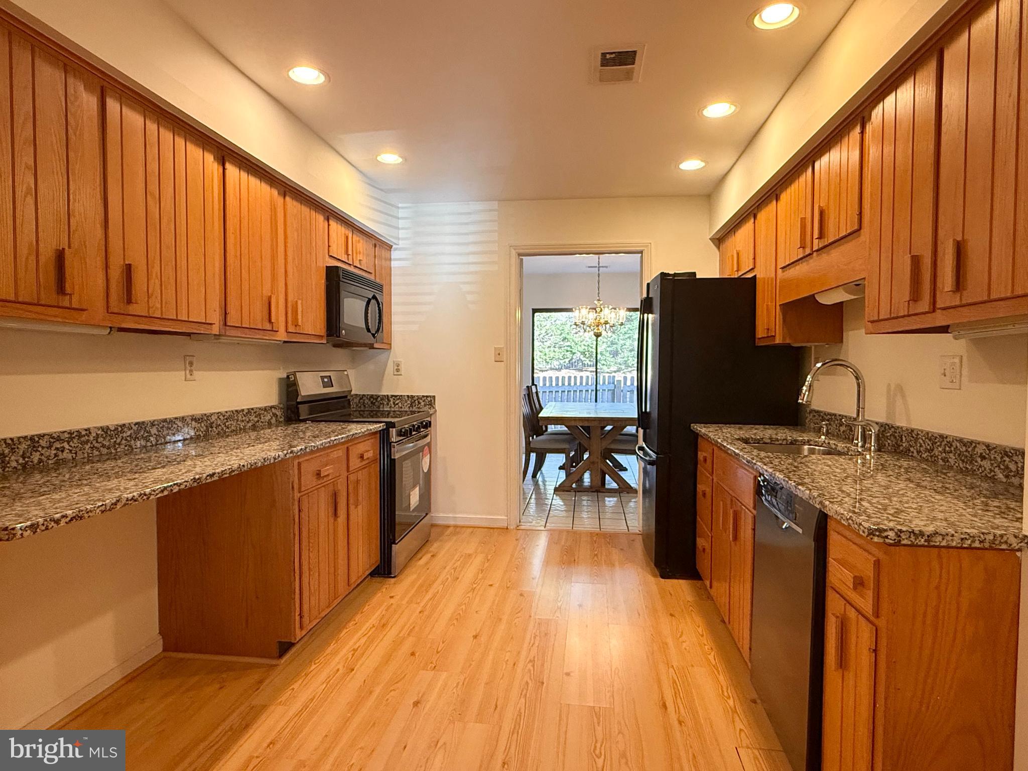 OAK KNOLL - Residential Lease