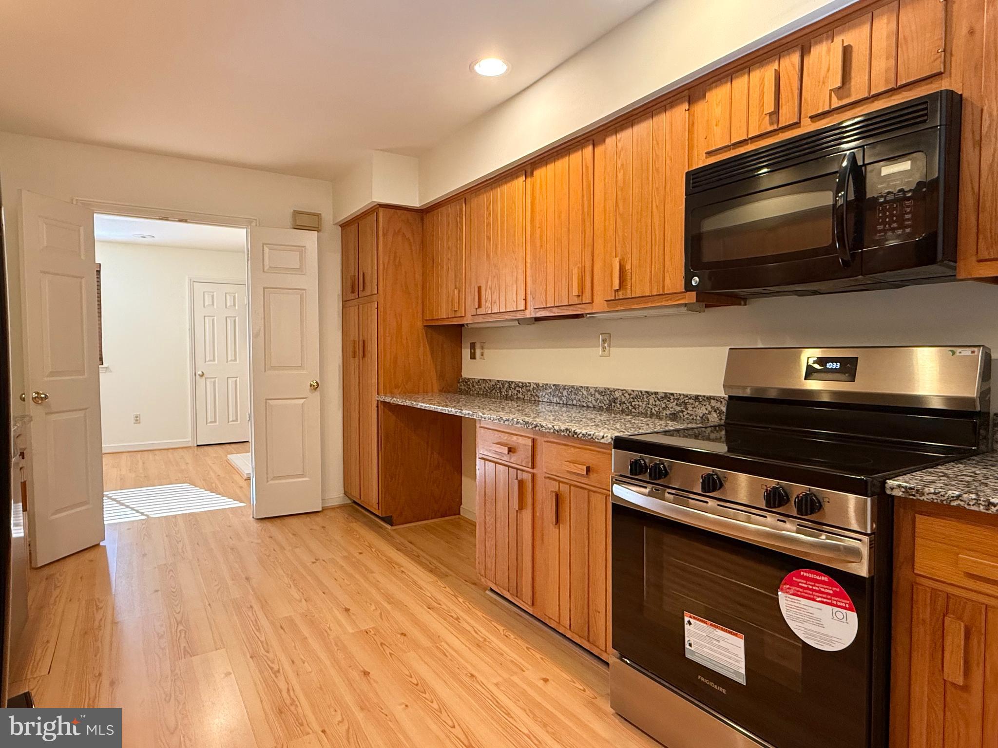 OAK KNOLL - Residential Lease