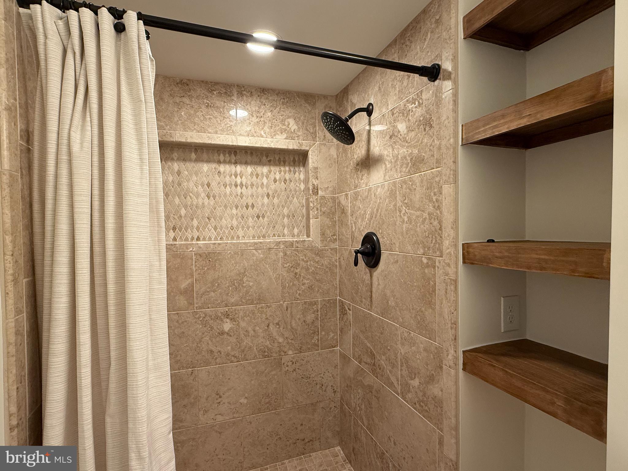 OAK KNOLL - Residential Lease