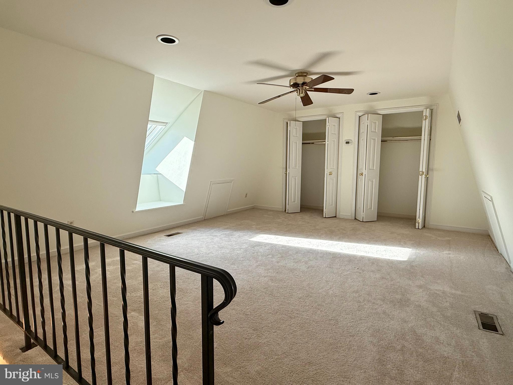 OAK KNOLL - Residential Lease