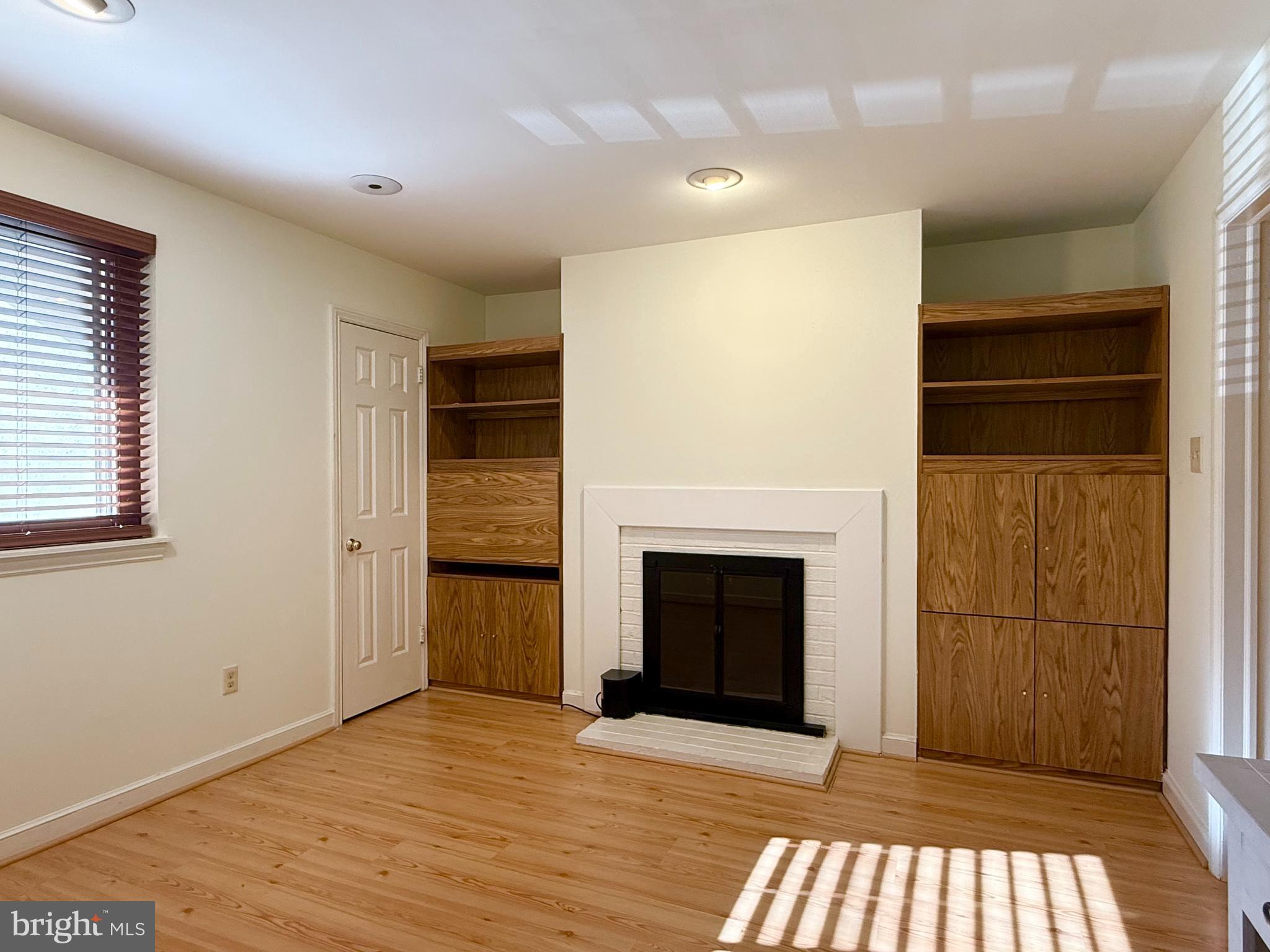 OAK KNOLL - Residential Lease