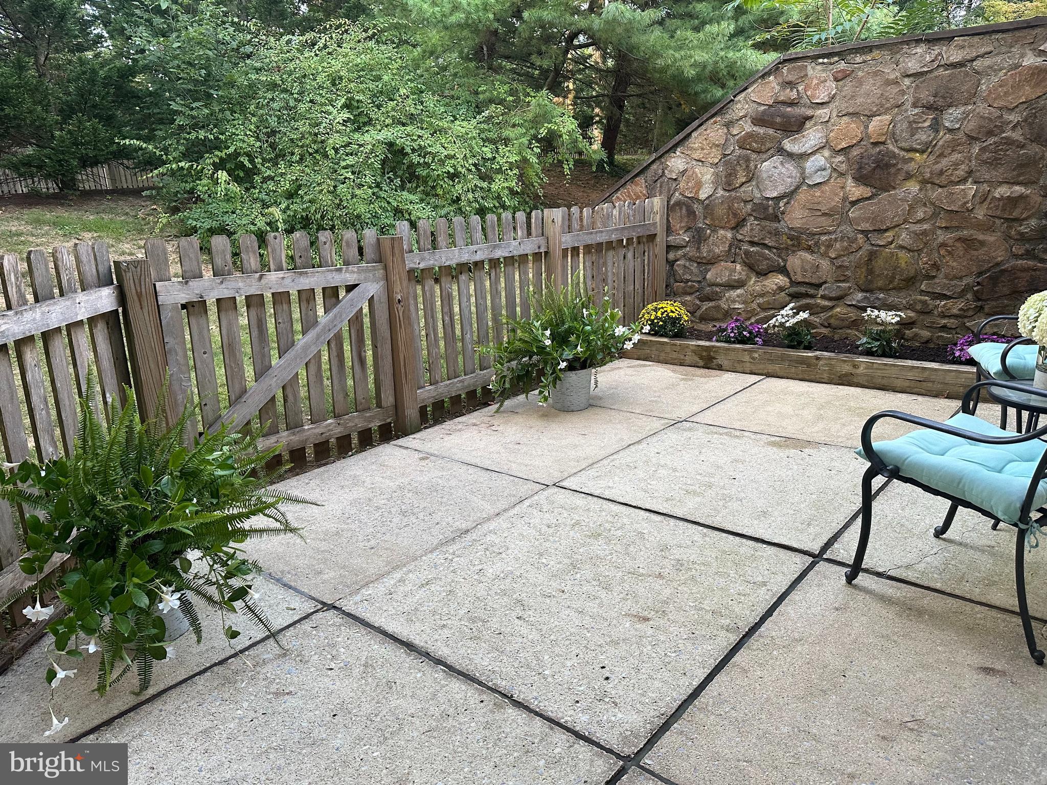 OAK KNOLL - Residential Lease