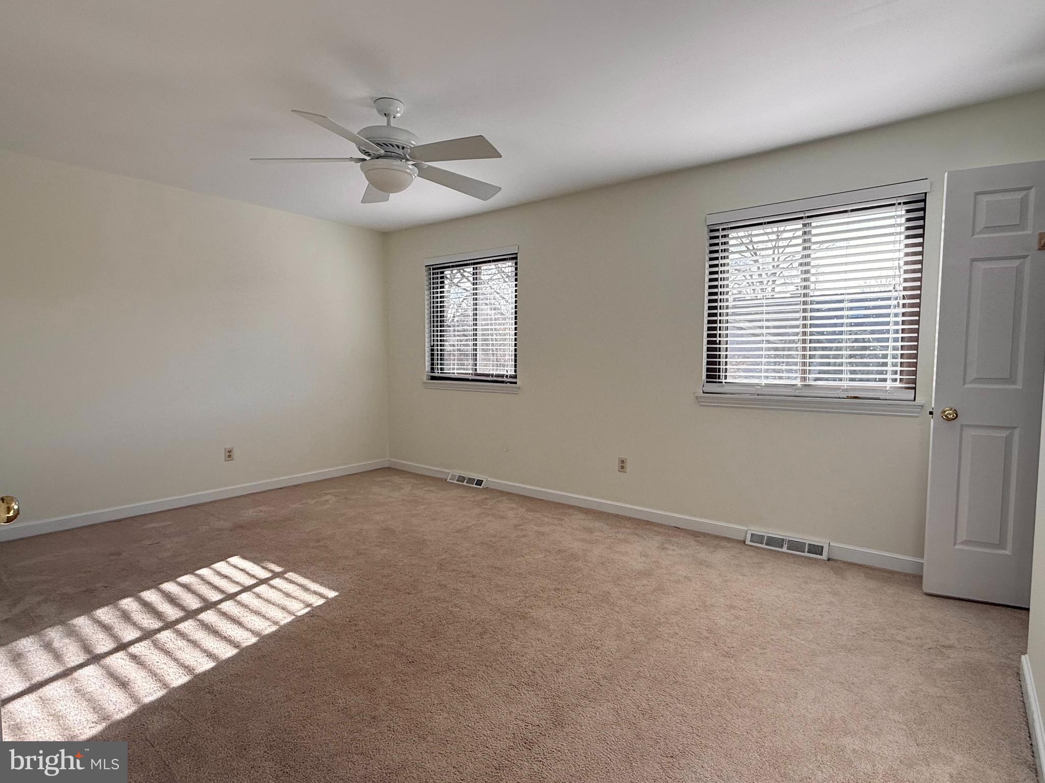 OAK KNOLL - Residential Lease