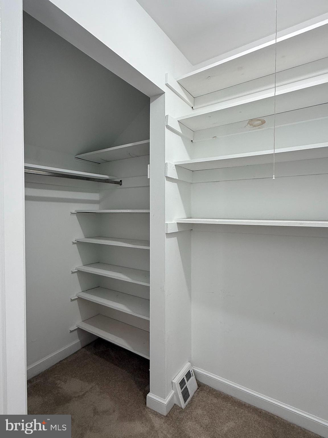 OAK KNOLL - Residential Lease