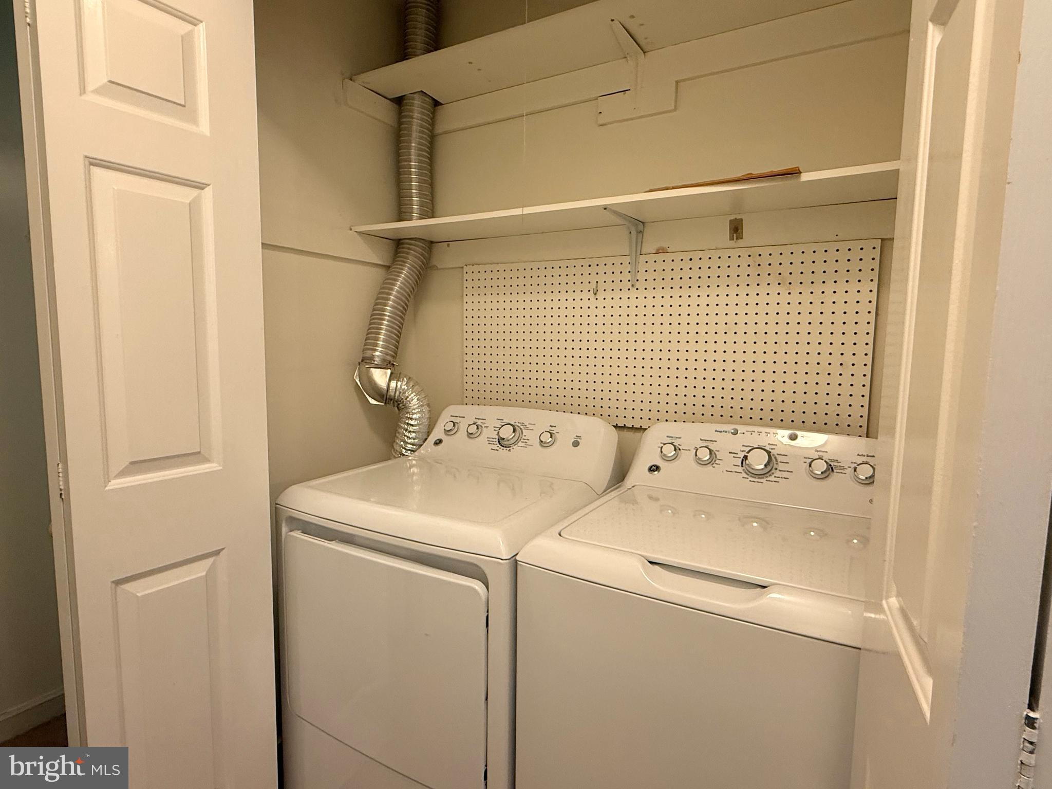 OAK KNOLL - Residential Lease