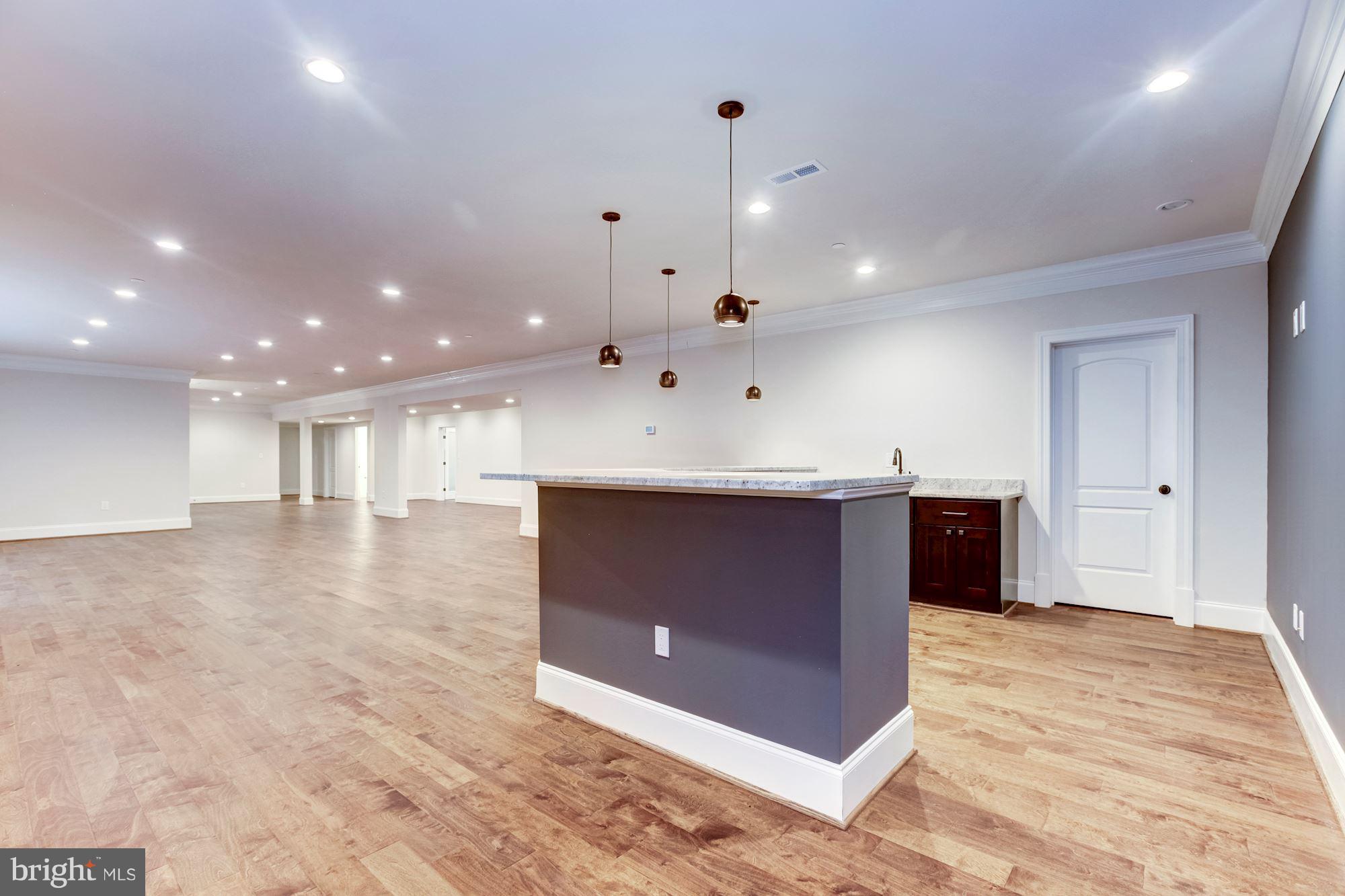 POTOMAC OUTSIDE - Residential