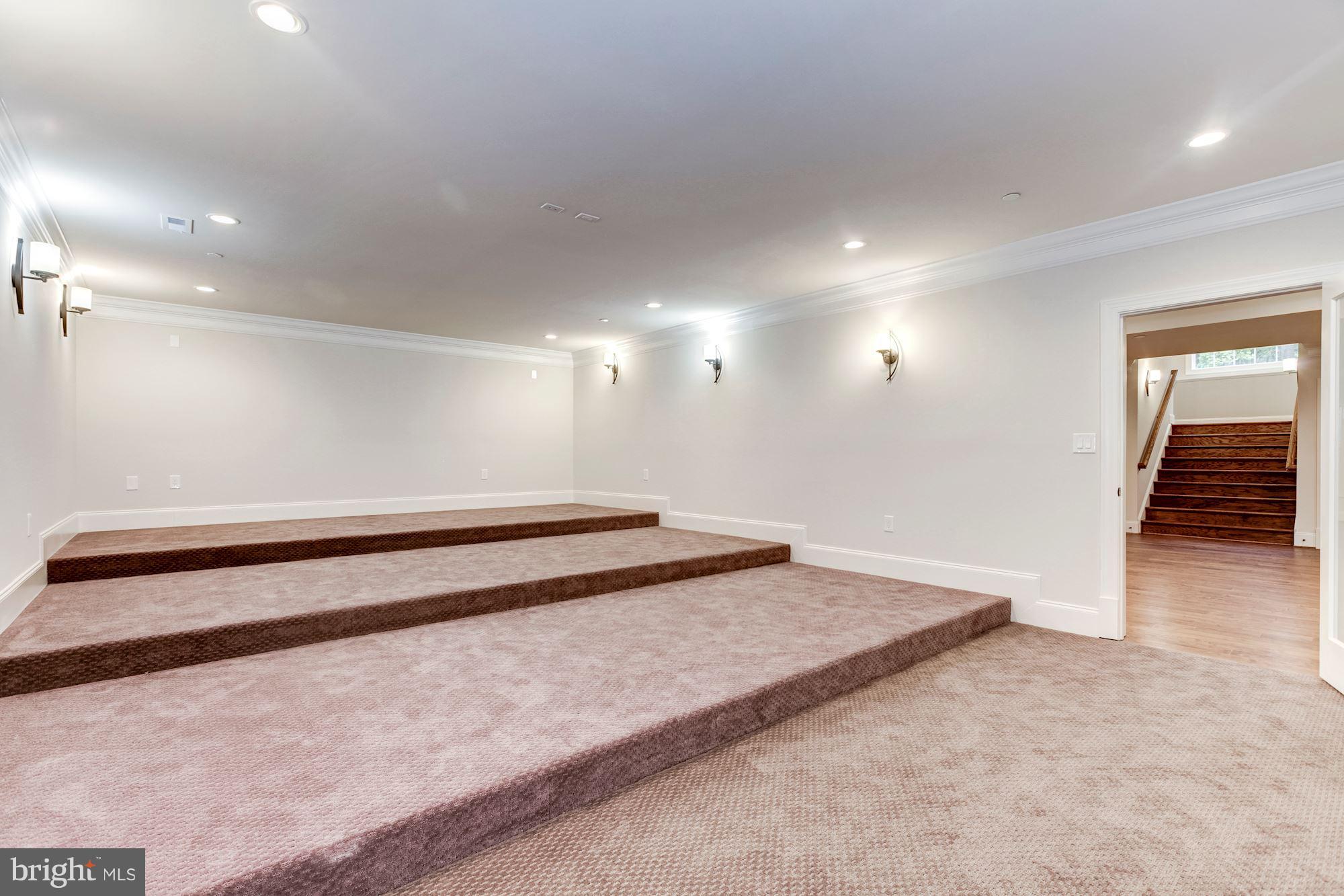 POTOMAC OUTSIDE - Residential