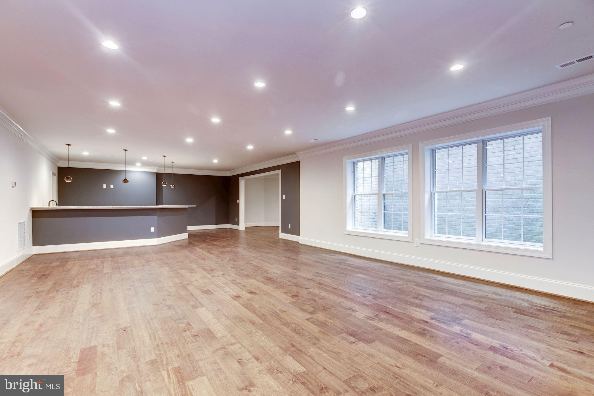 POTOMAC OUTSIDE - Residential