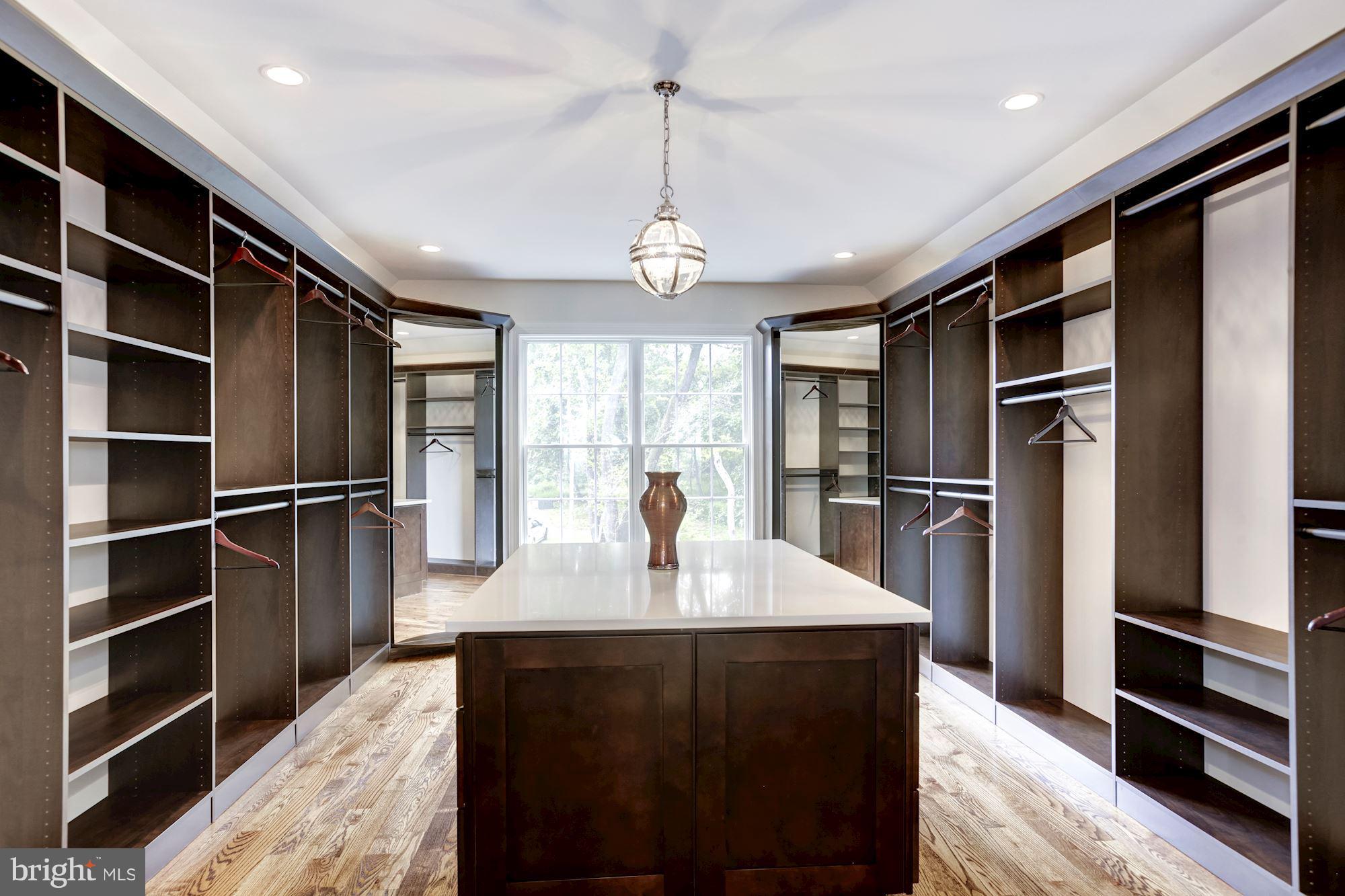 POTOMAC OUTSIDE - Residential